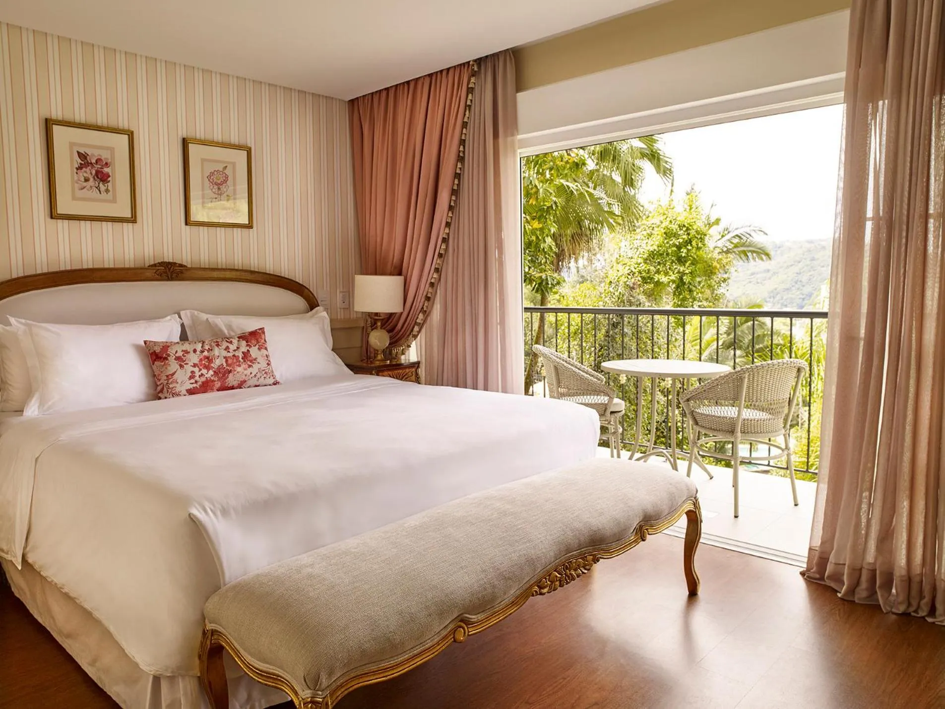 Bed in Villa do Vale Boutique Hotel