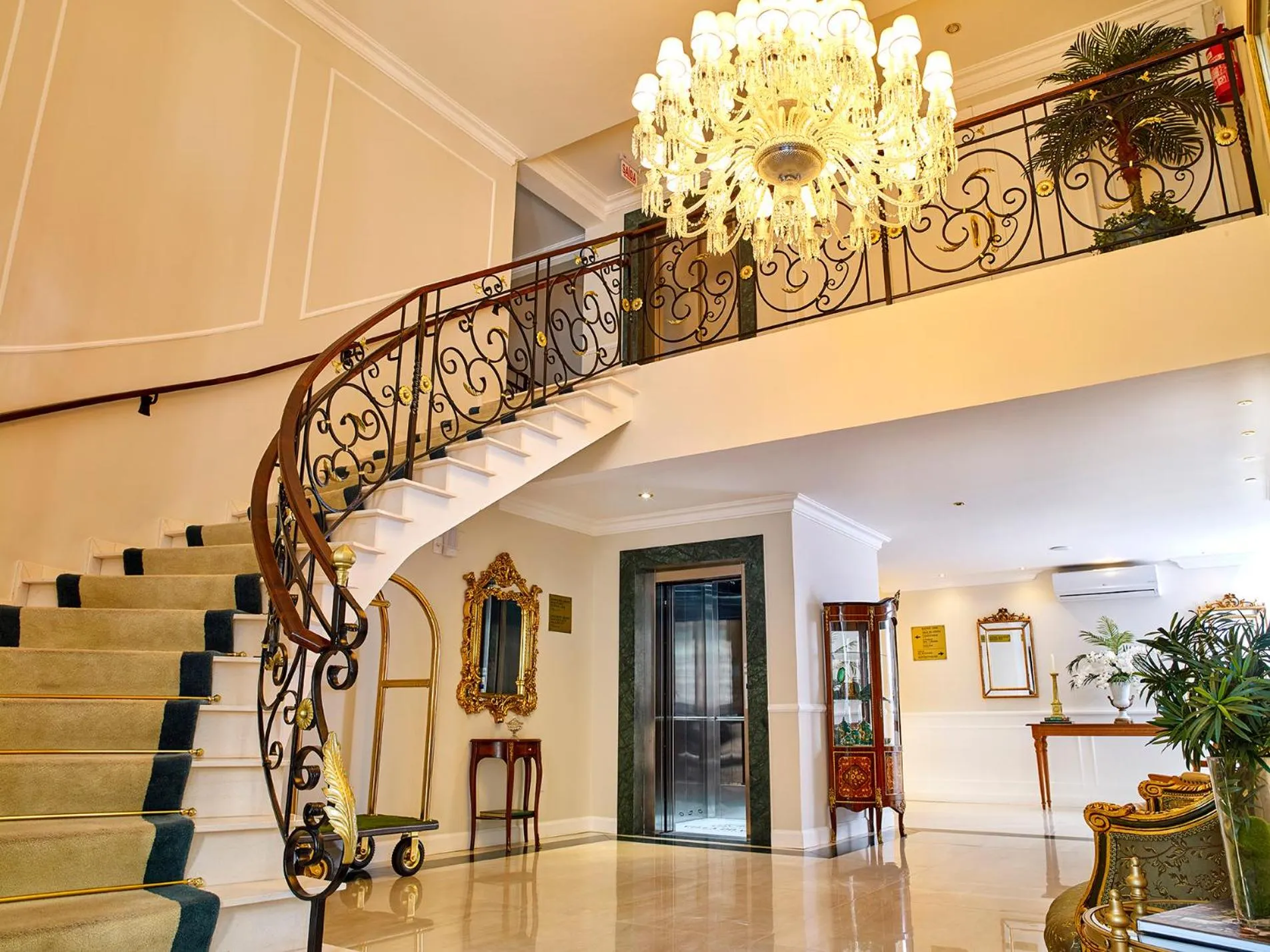 Lobby or reception in Villa do Vale Boutique Hotel