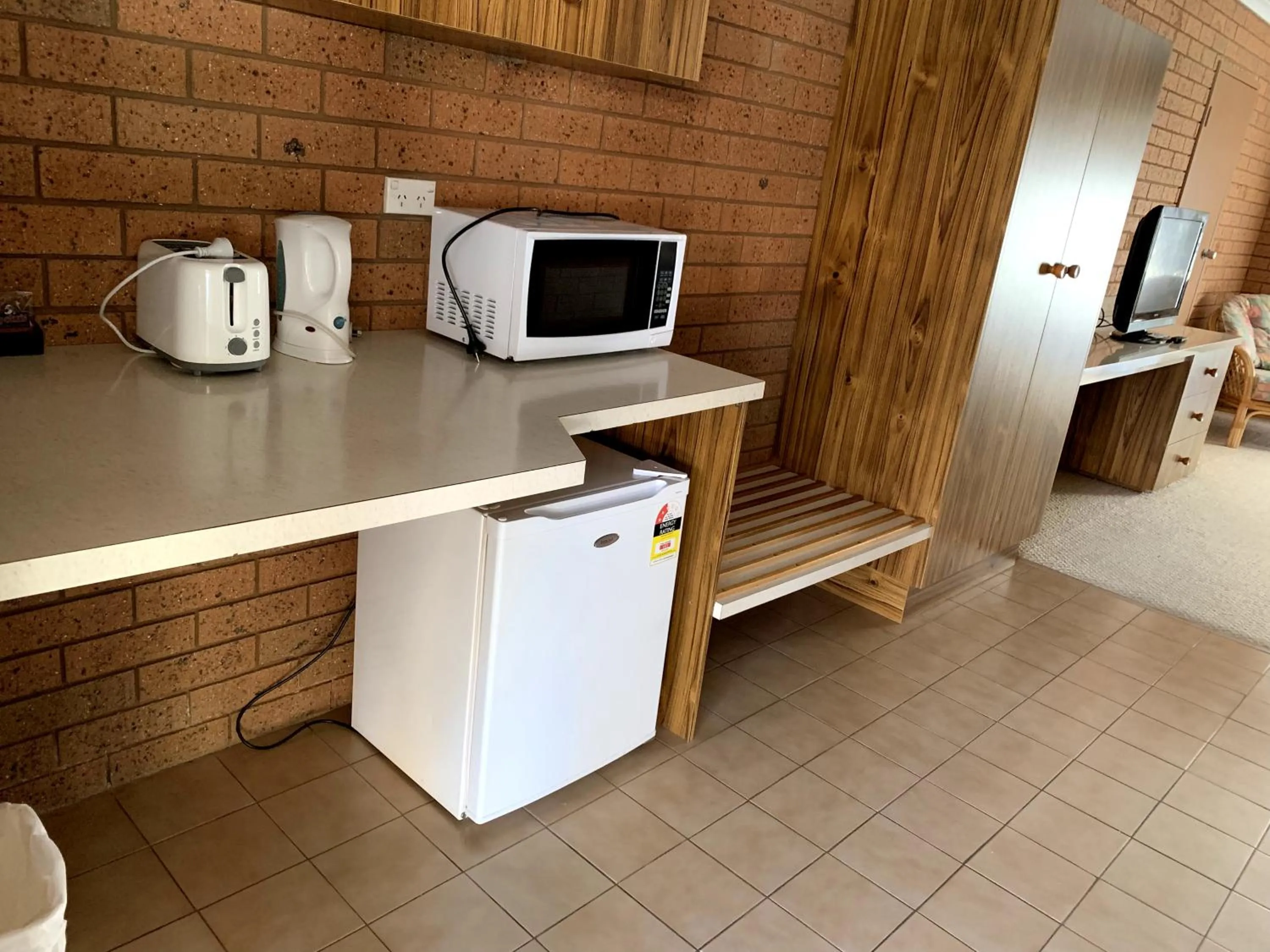 Coffee/tea facilities in Kingswood Motel