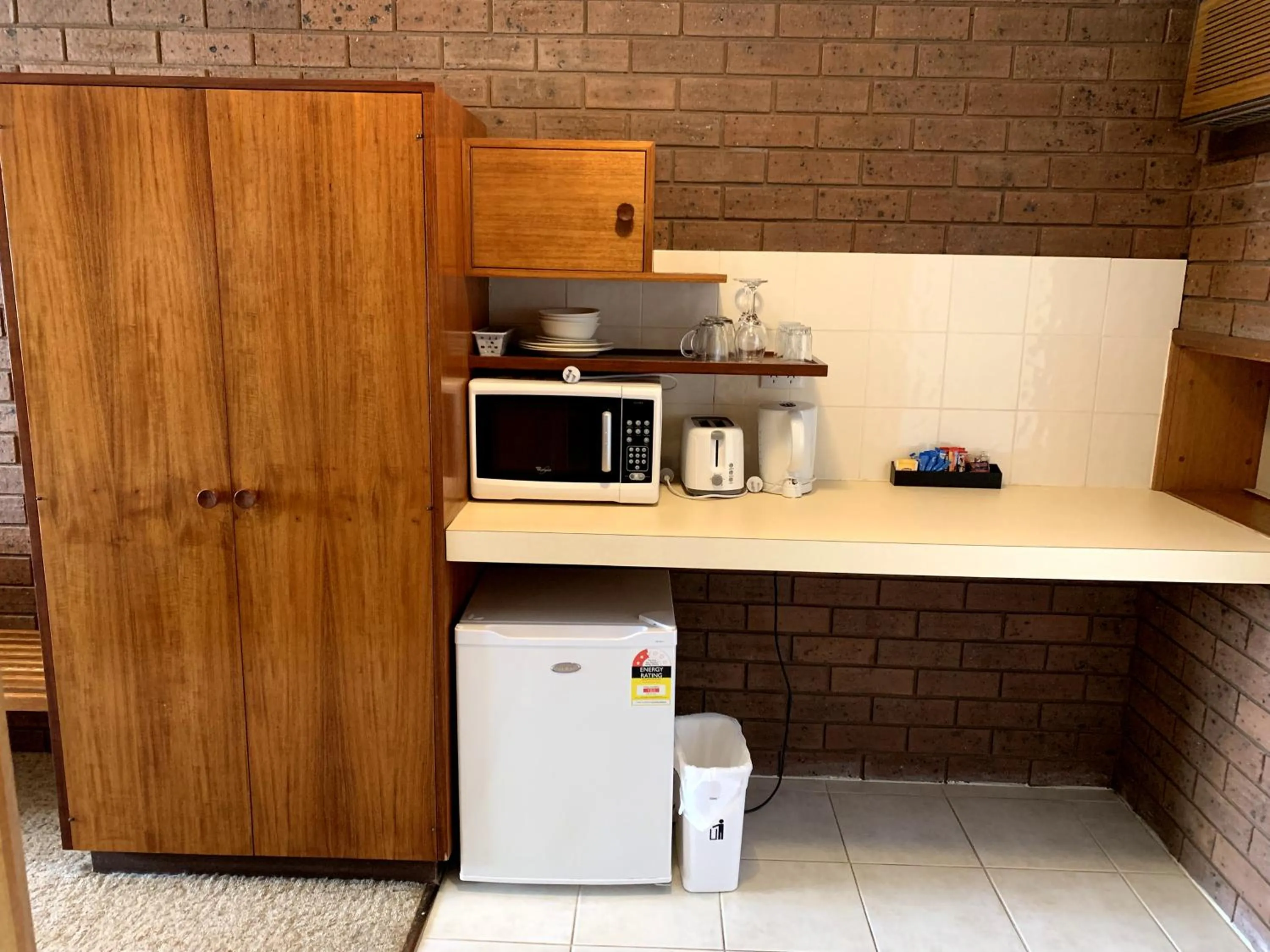 Kitchen or kitchenette in Kingswood Motel