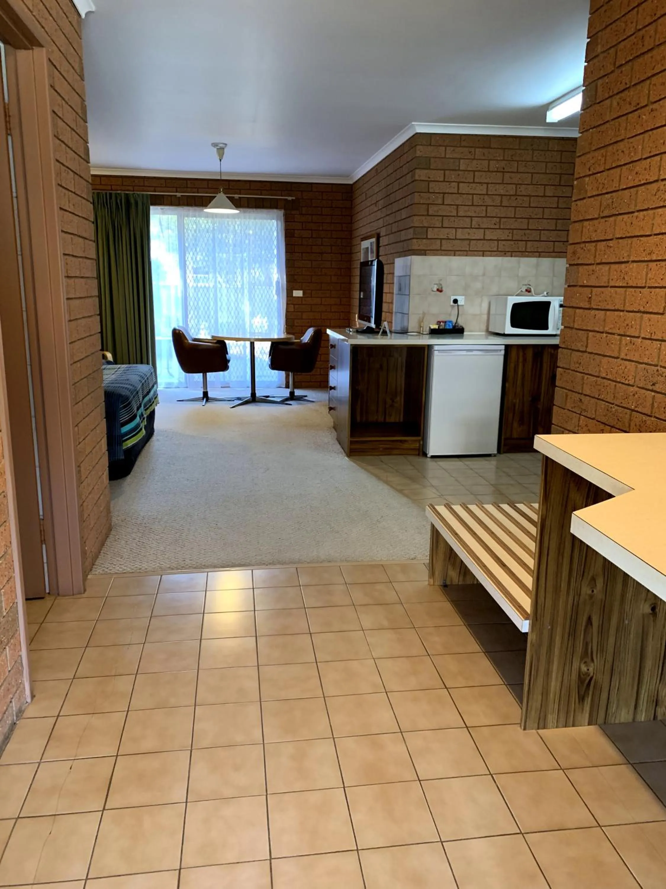 Photo of the whole room in Kingswood Motel