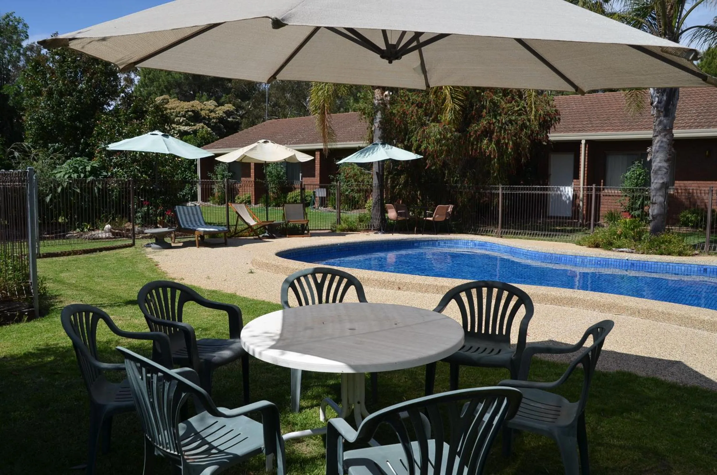 On-site shops in Kingswood Motel