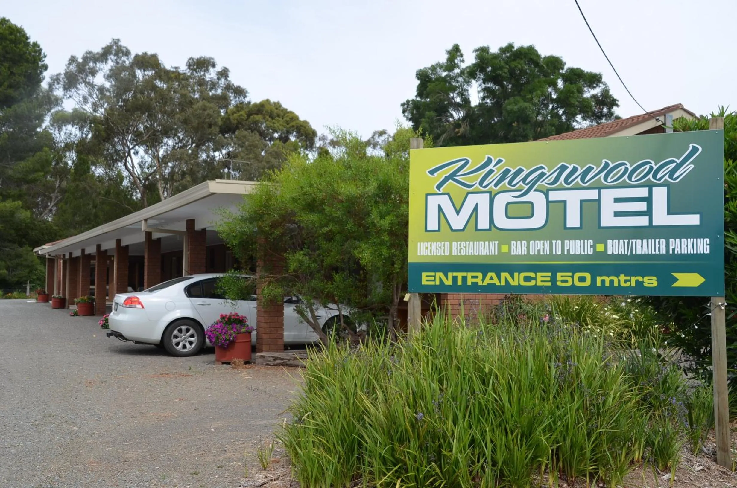 Property building in Kingswood Motel