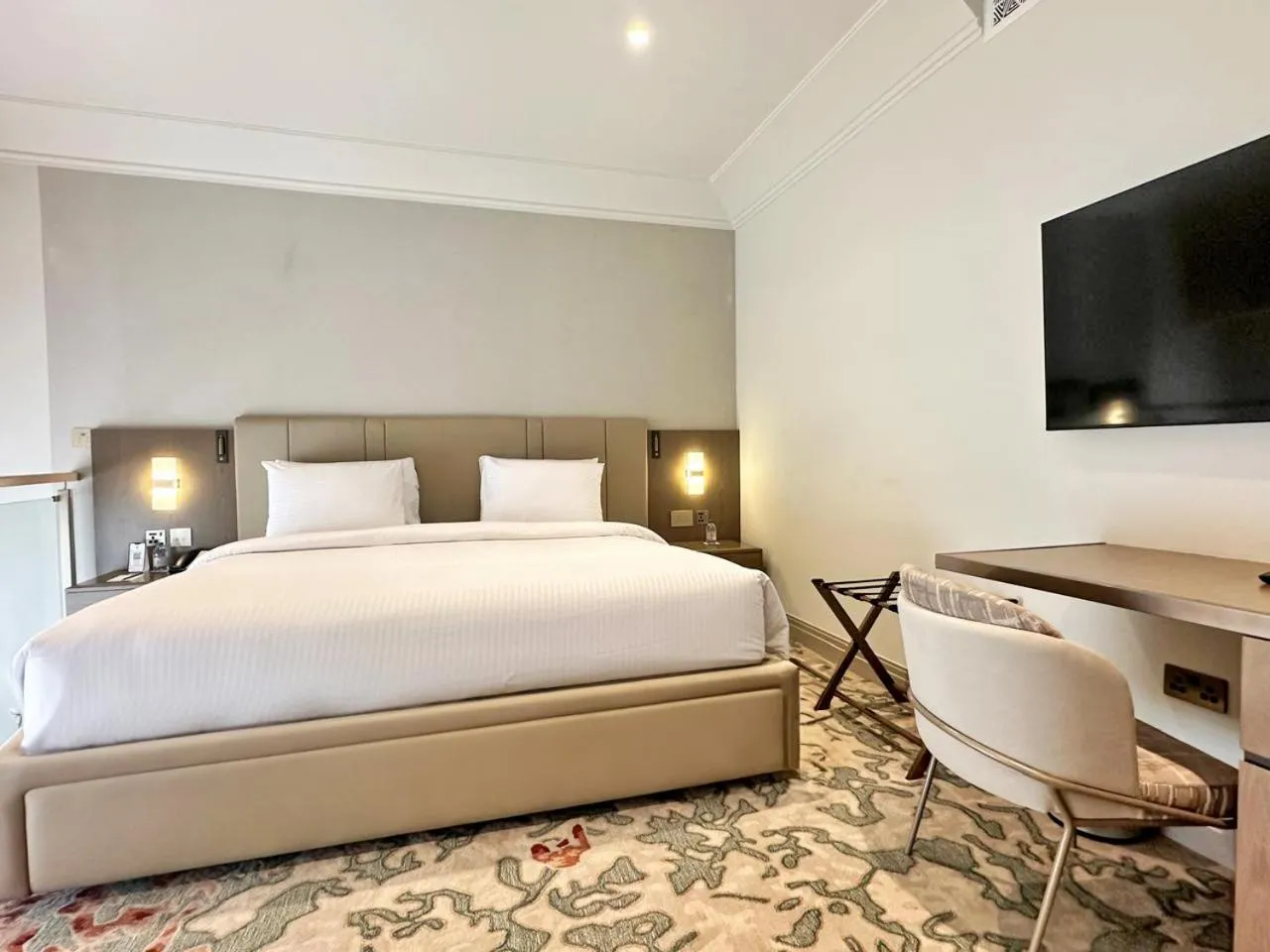 Bed in The Tower Plaza Hotel Dubai