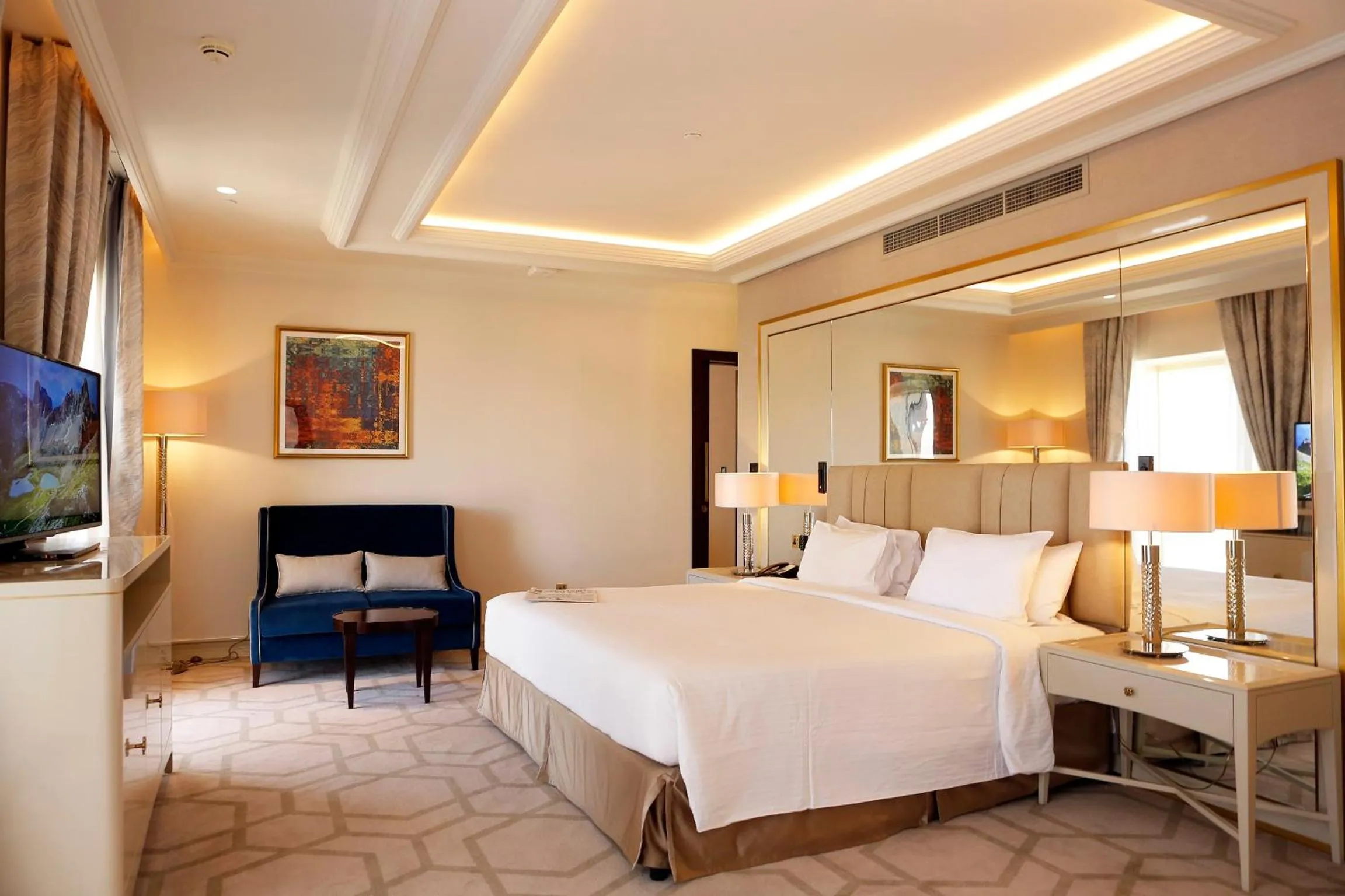 Bed in The Tower Plaza Hotel Dubai