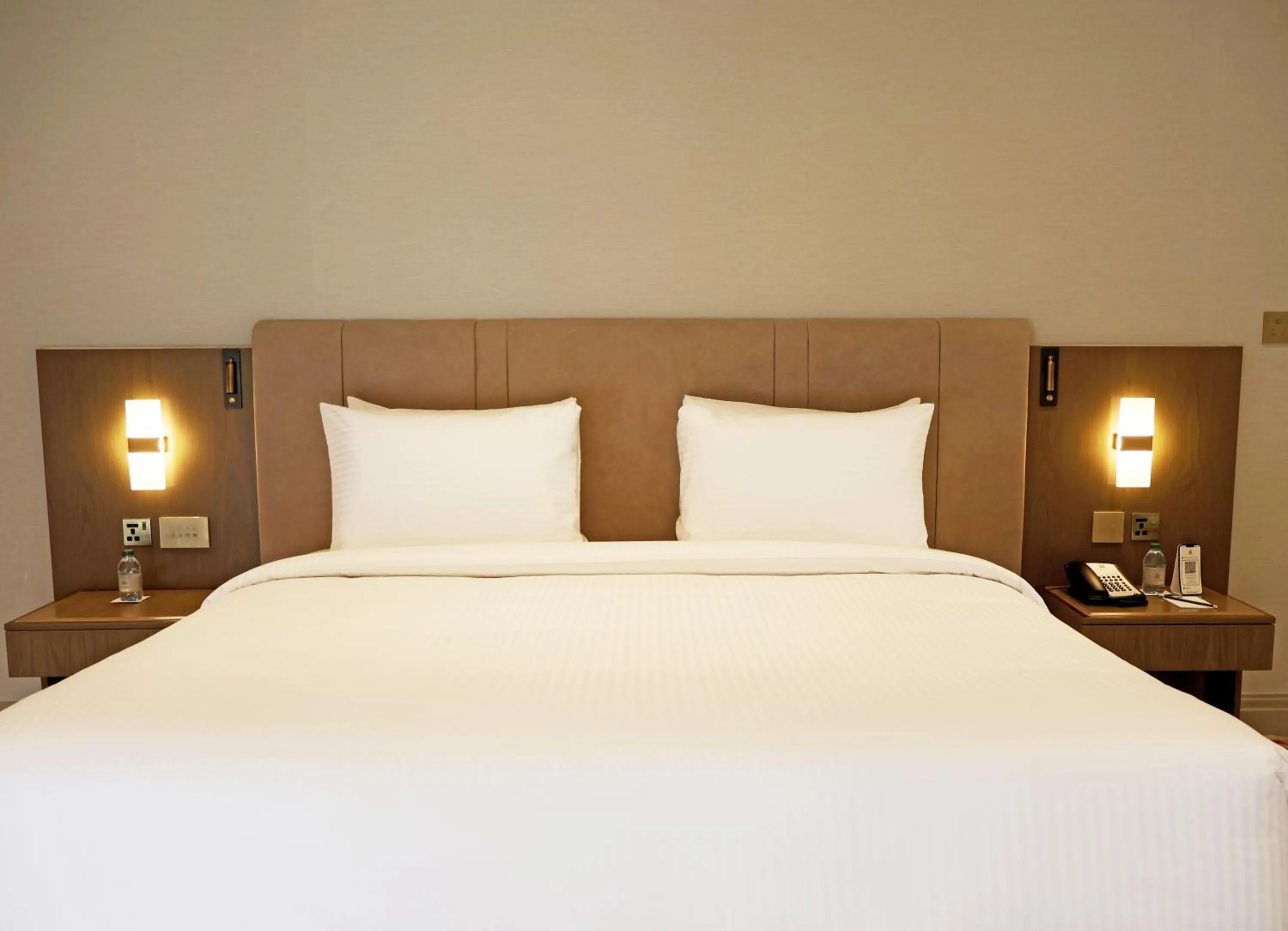 Bed in The Tower Plaza Hotel Dubai