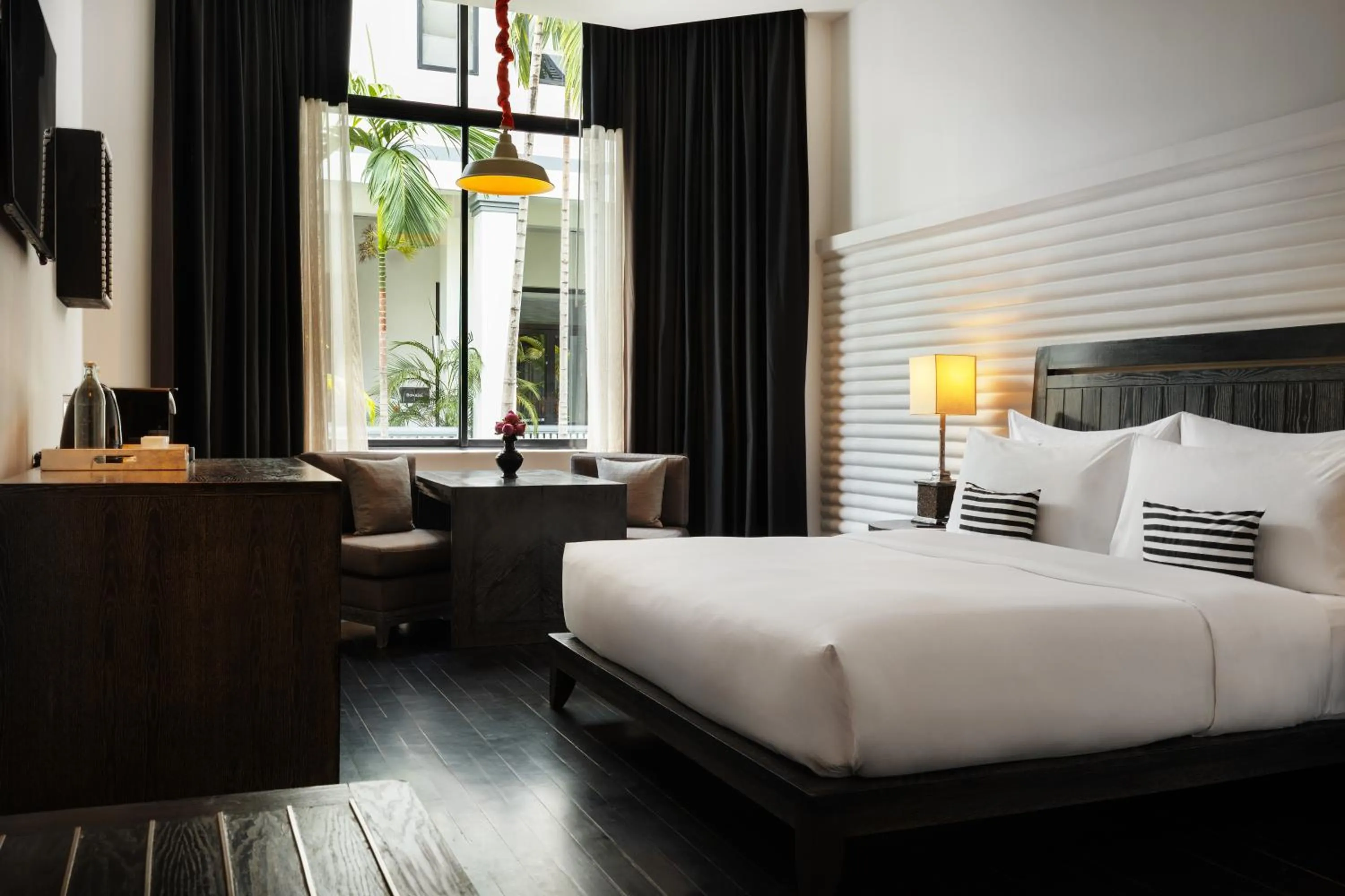 Photo of the whole room, Bed in Shinta Mani Angkor