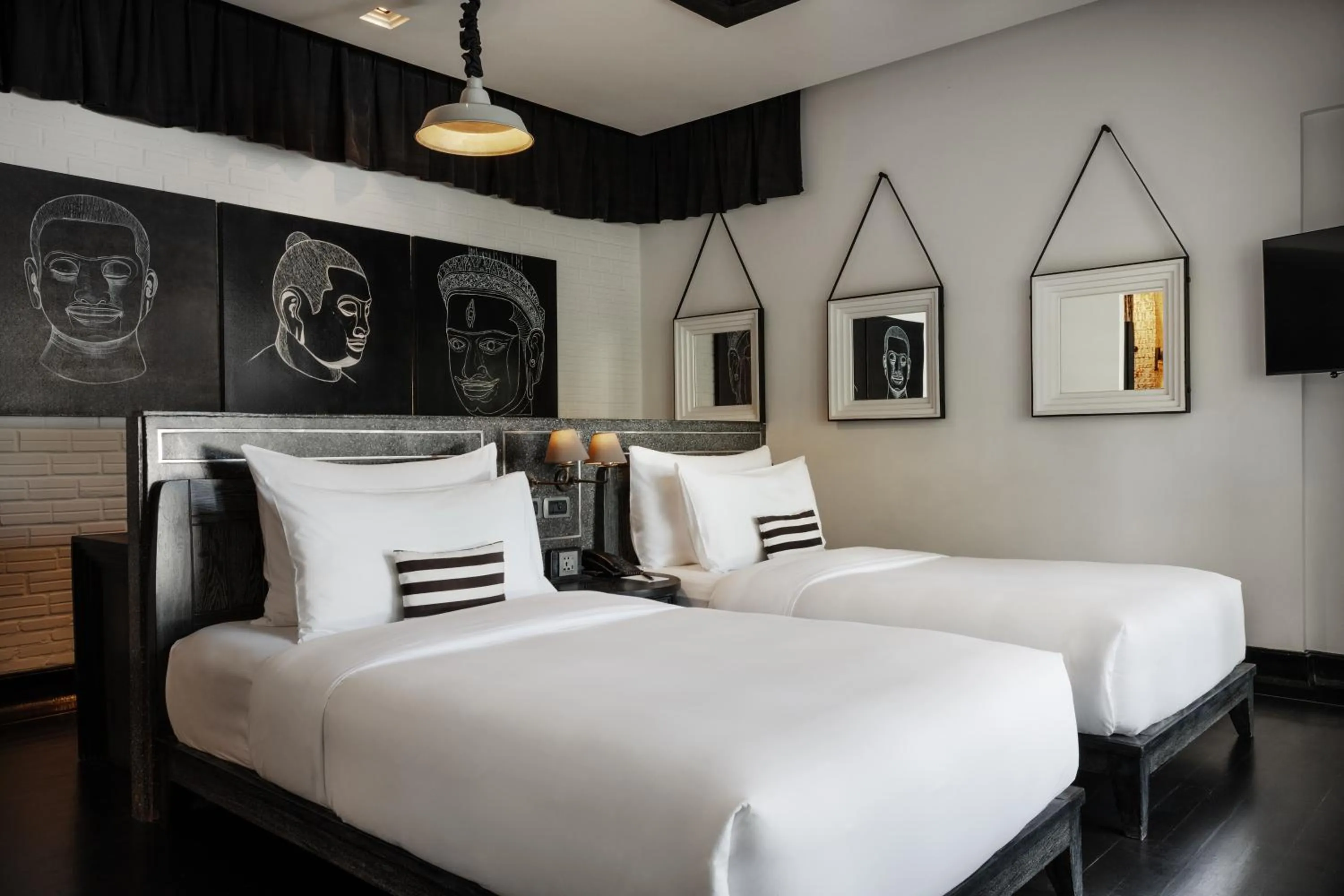 Bed in Shinta Mani Angkor