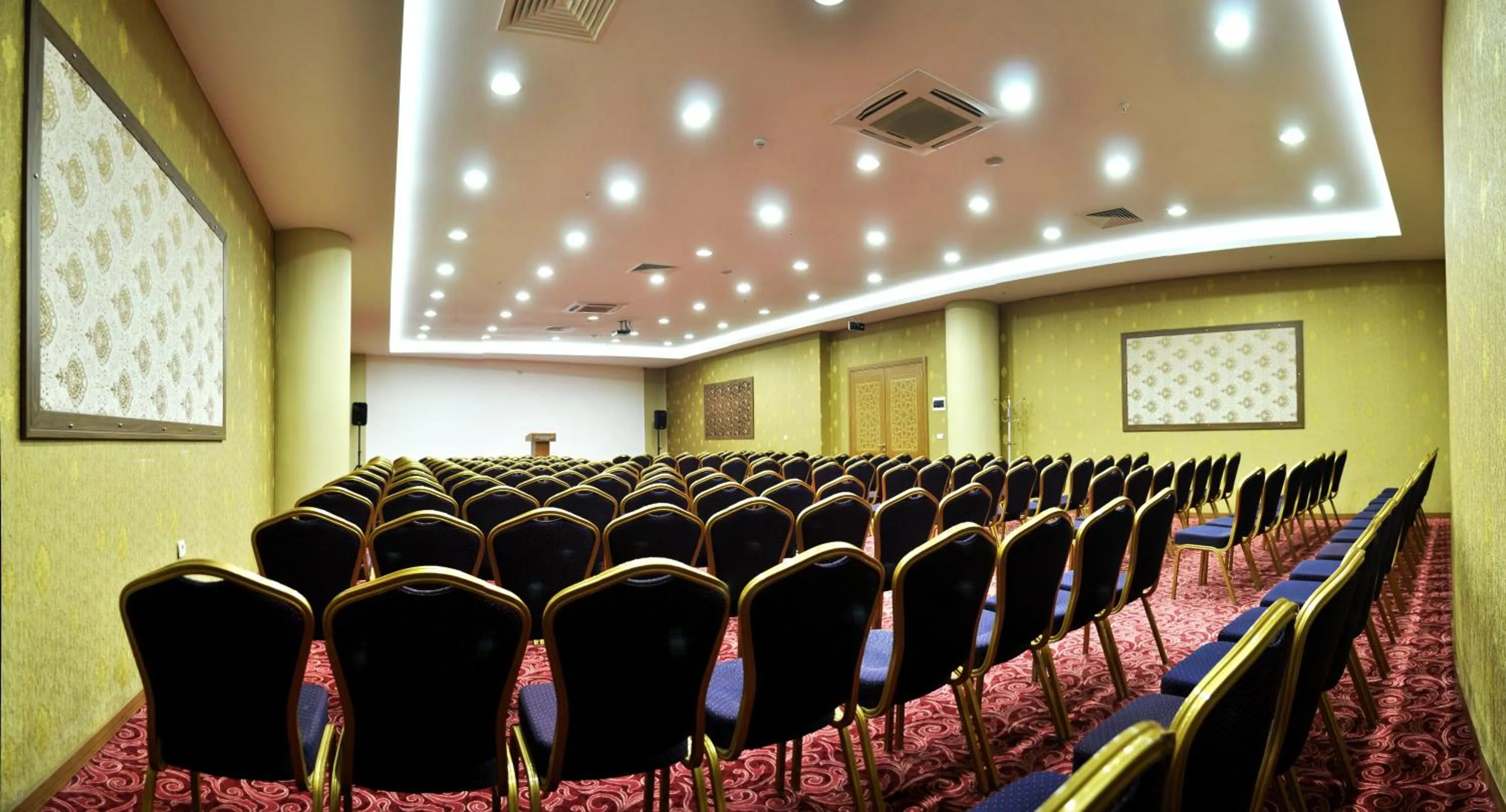 Banquet/Function facilities in Demosan Hotel
