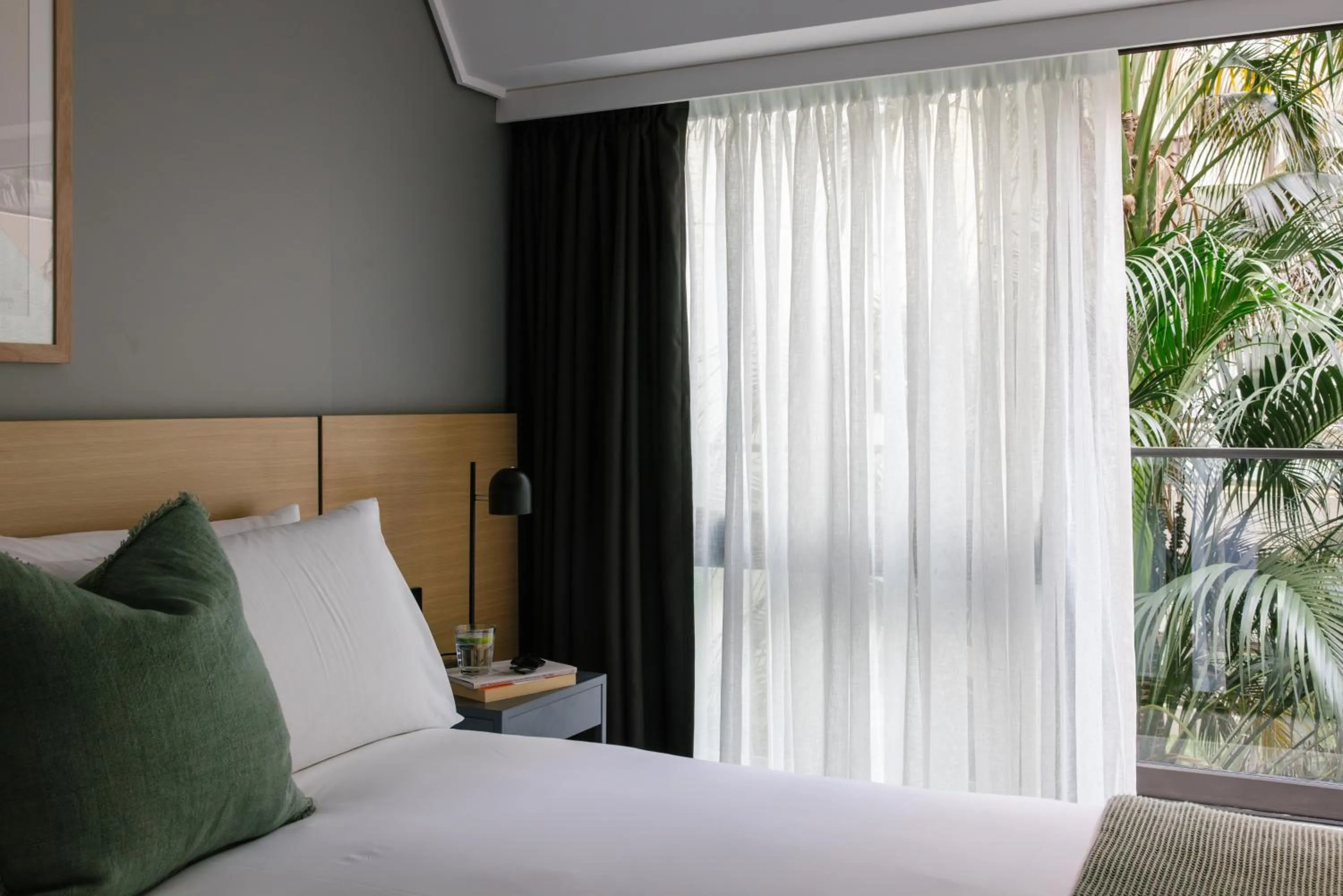 Photo of the whole room, Bed in Song Hotel Sydney