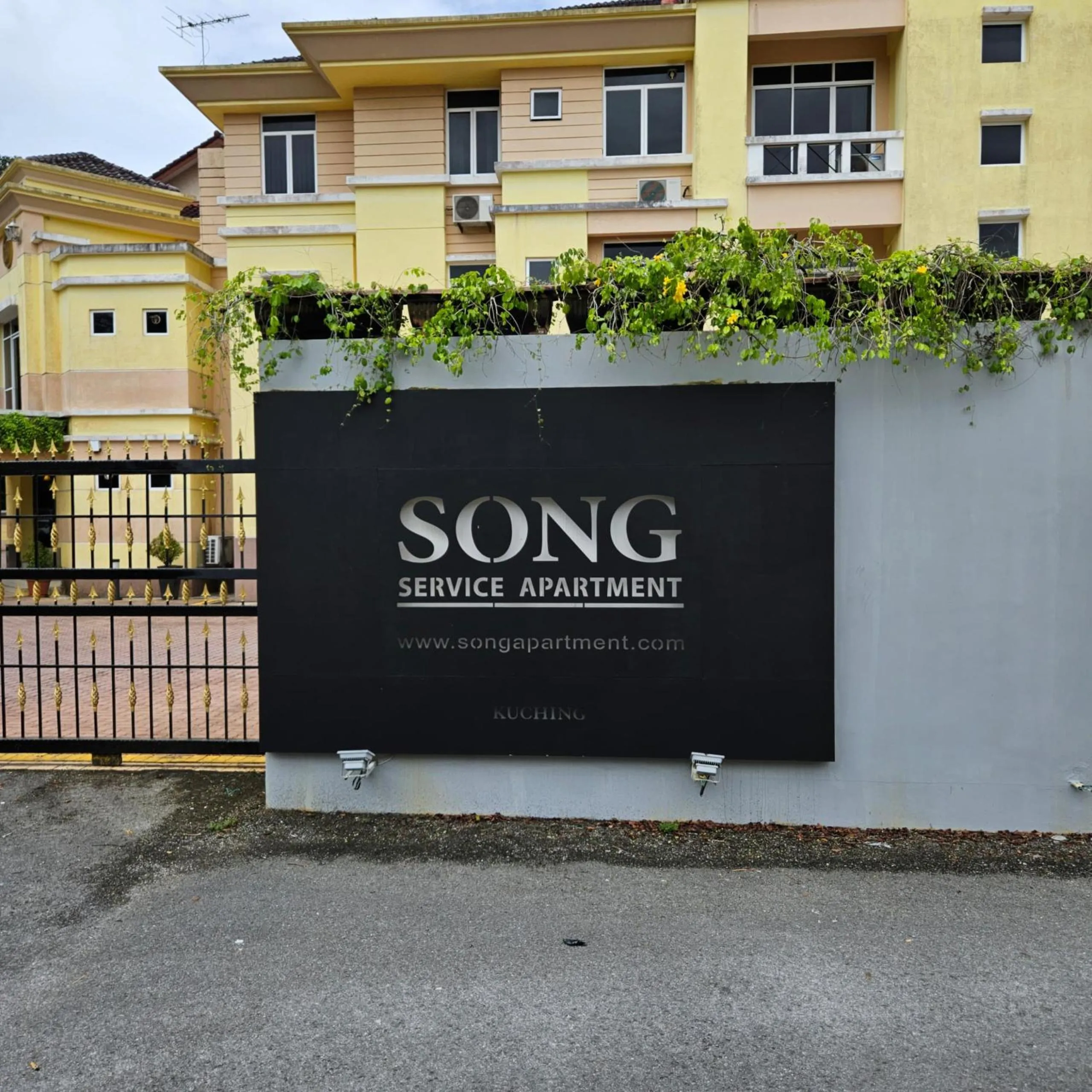 Property building in Song Service Apartment formerly known as Jinhold Service Apartment