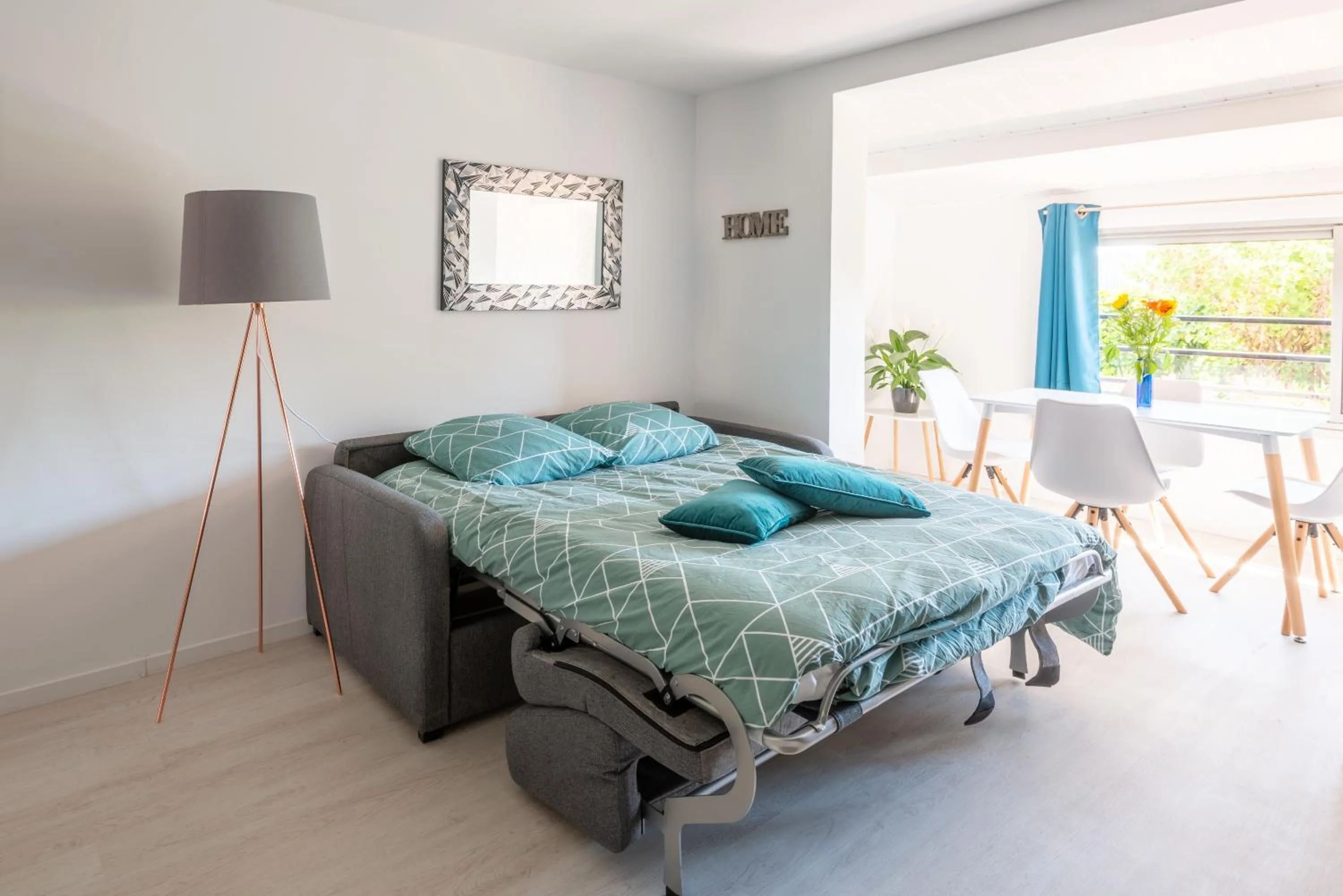 Living room, Bed in La Maisonnette Narbonnaise (Proche Grands Buffets)