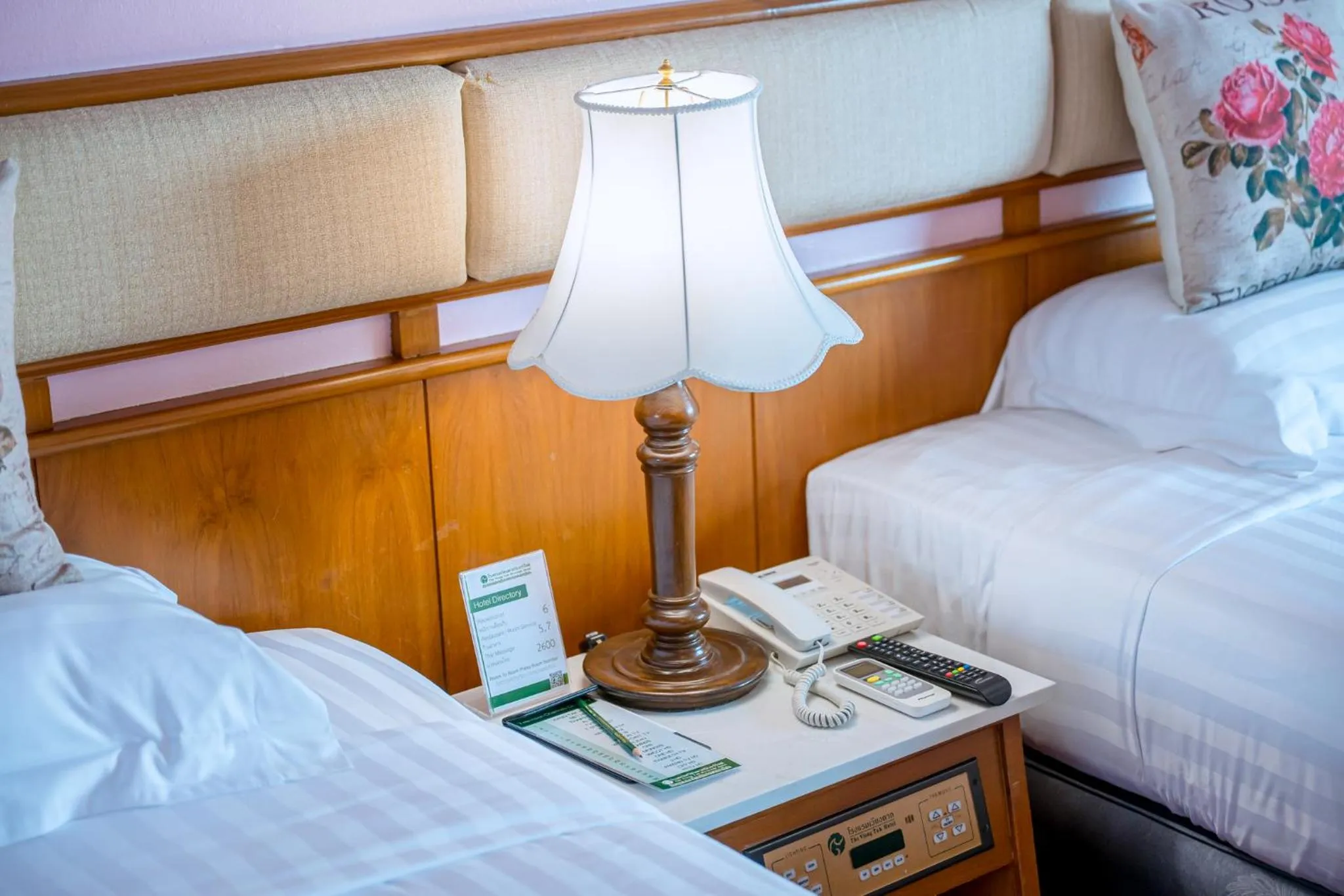 Bed in Viang Tak Riverside Hotel