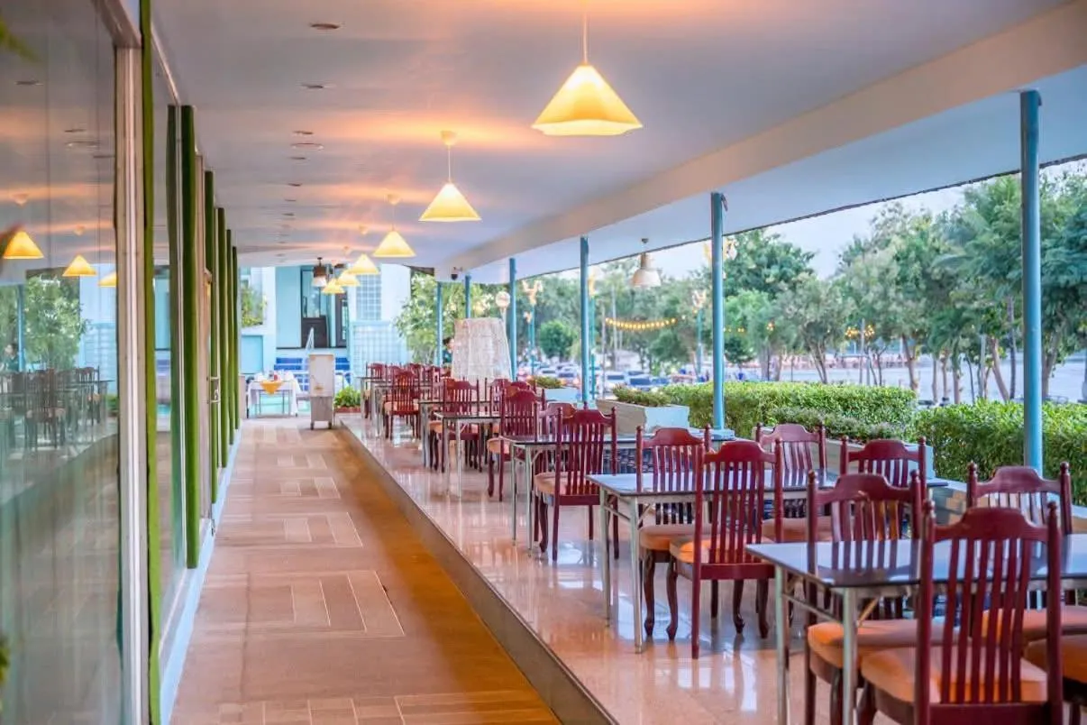 Viang Tak Riverside Hotel