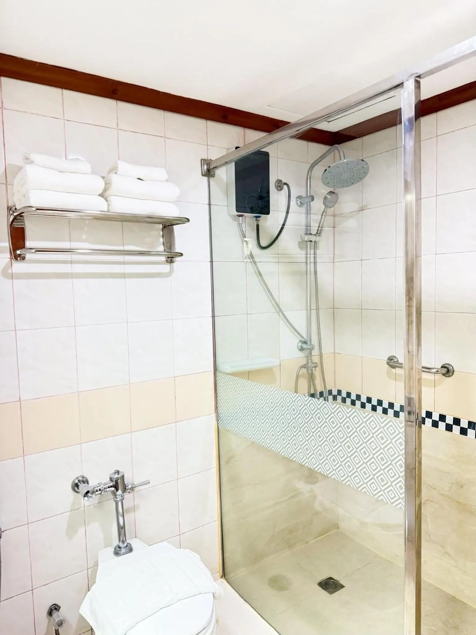 Viang Tak Riverside Hotel