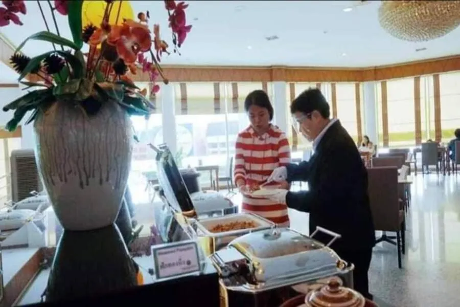 Restaurant/places to eat in Viang Tak Riverside Hotel