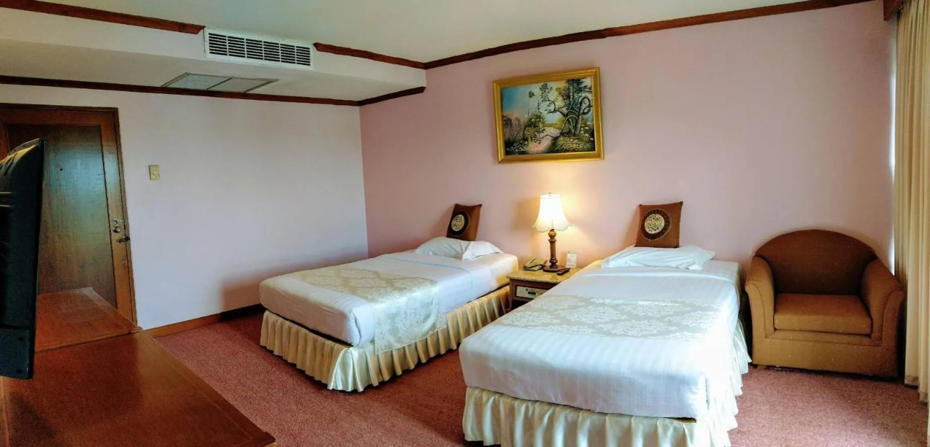 Photo of the whole room, Bed in Viang Tak Riverside Hotel