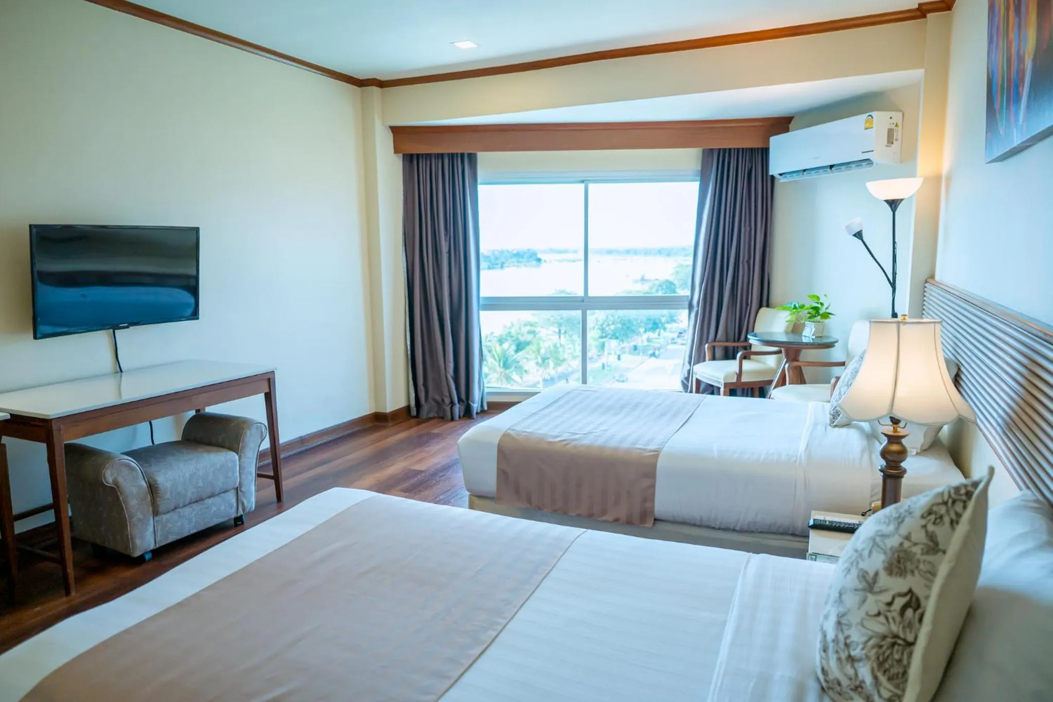 Bed in Viang Tak Riverside Hotel