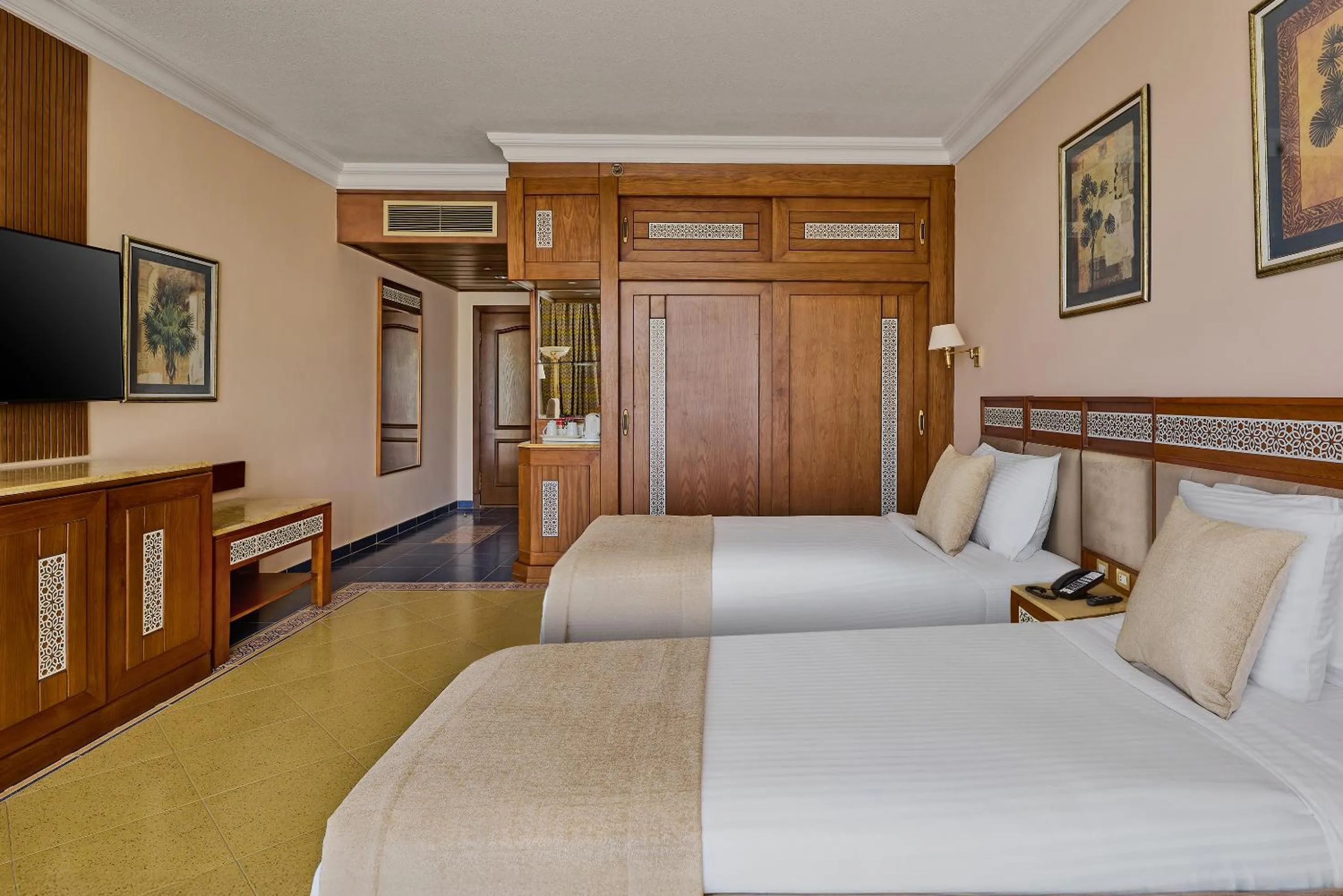 Bed in Palm Royale Resort - Soma Bay