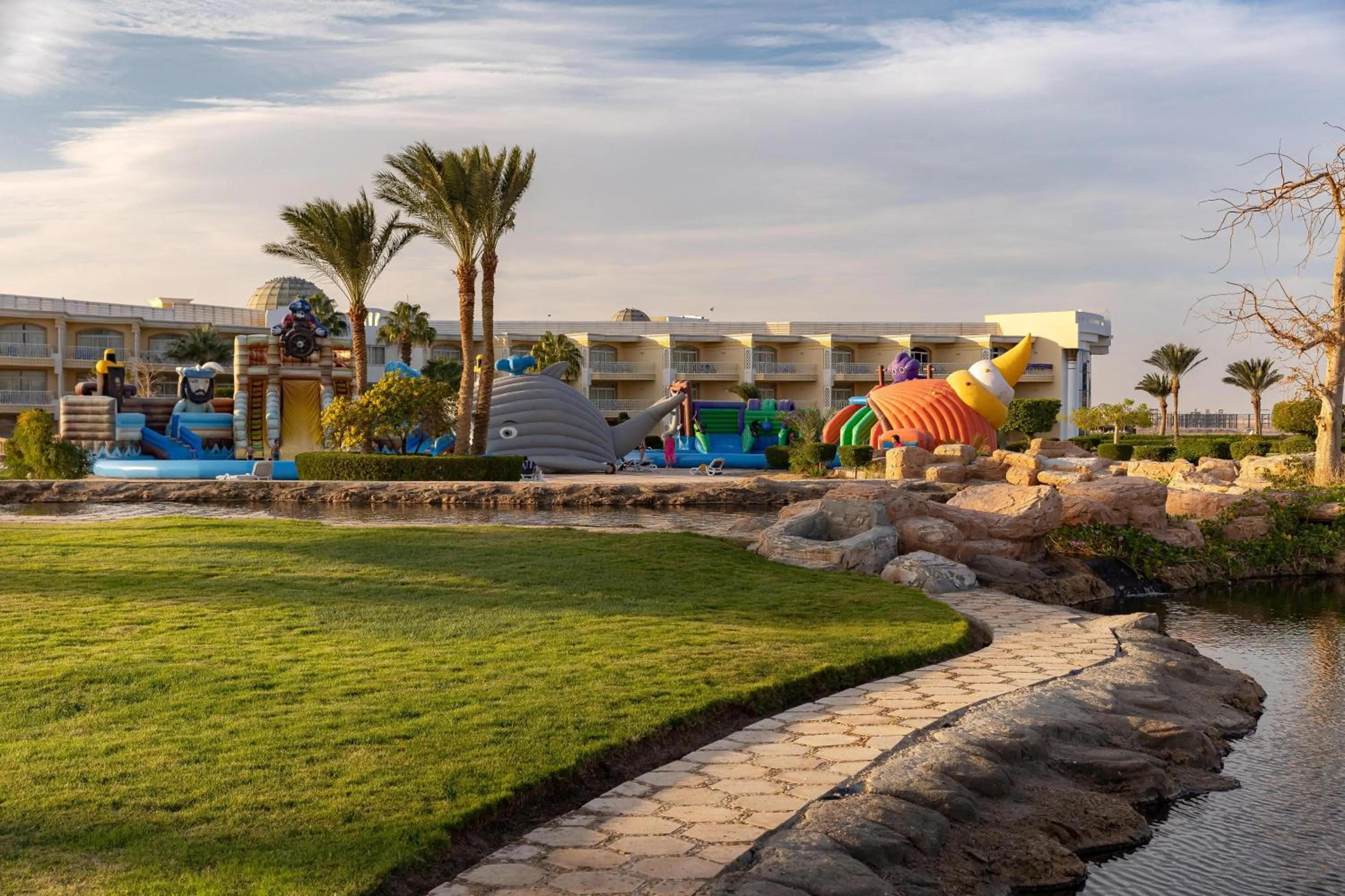 Garden in Palm Royale Resort - Soma Bay