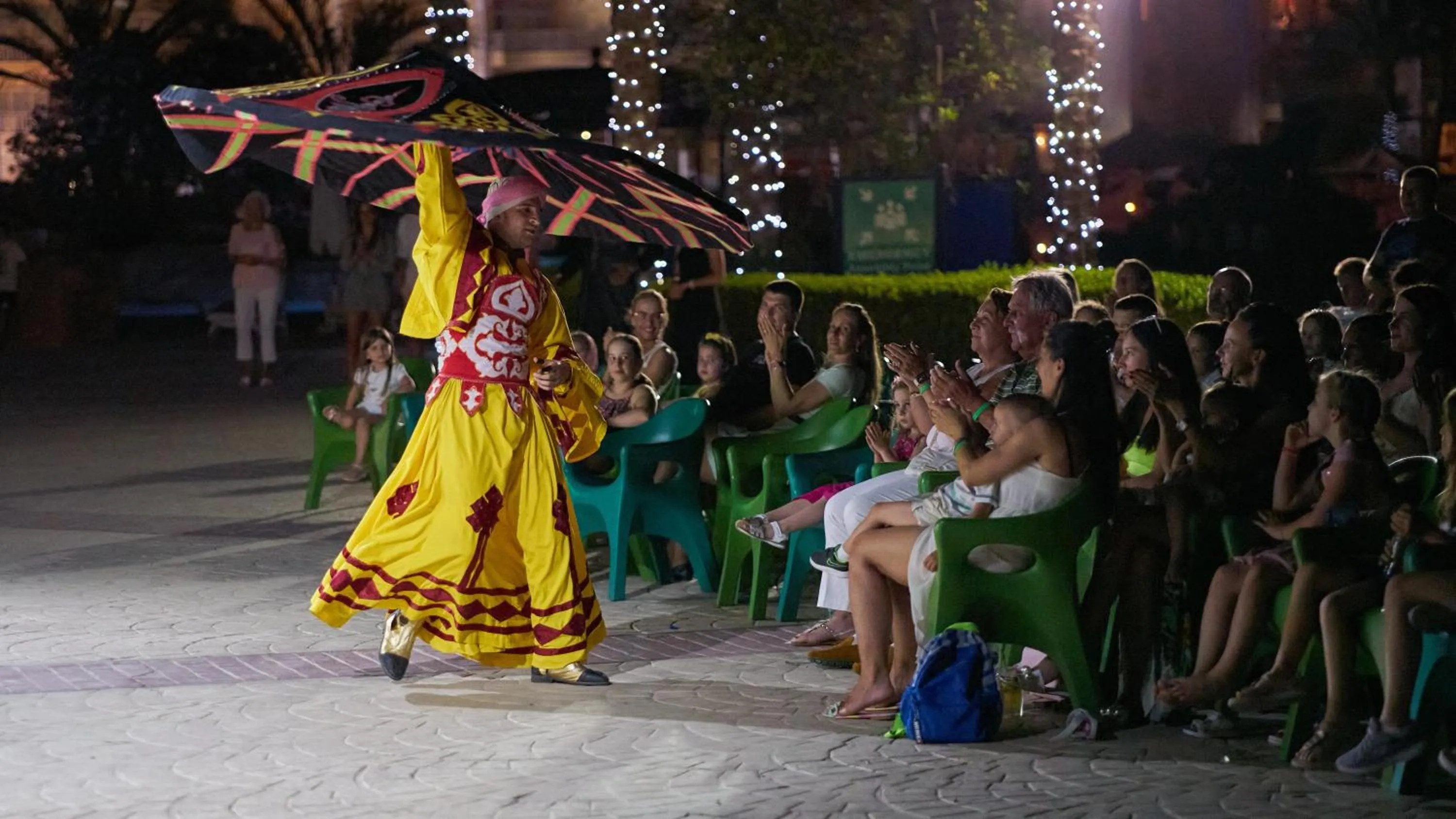 Evening entertainment in Palm Royale Resort - Soma Bay