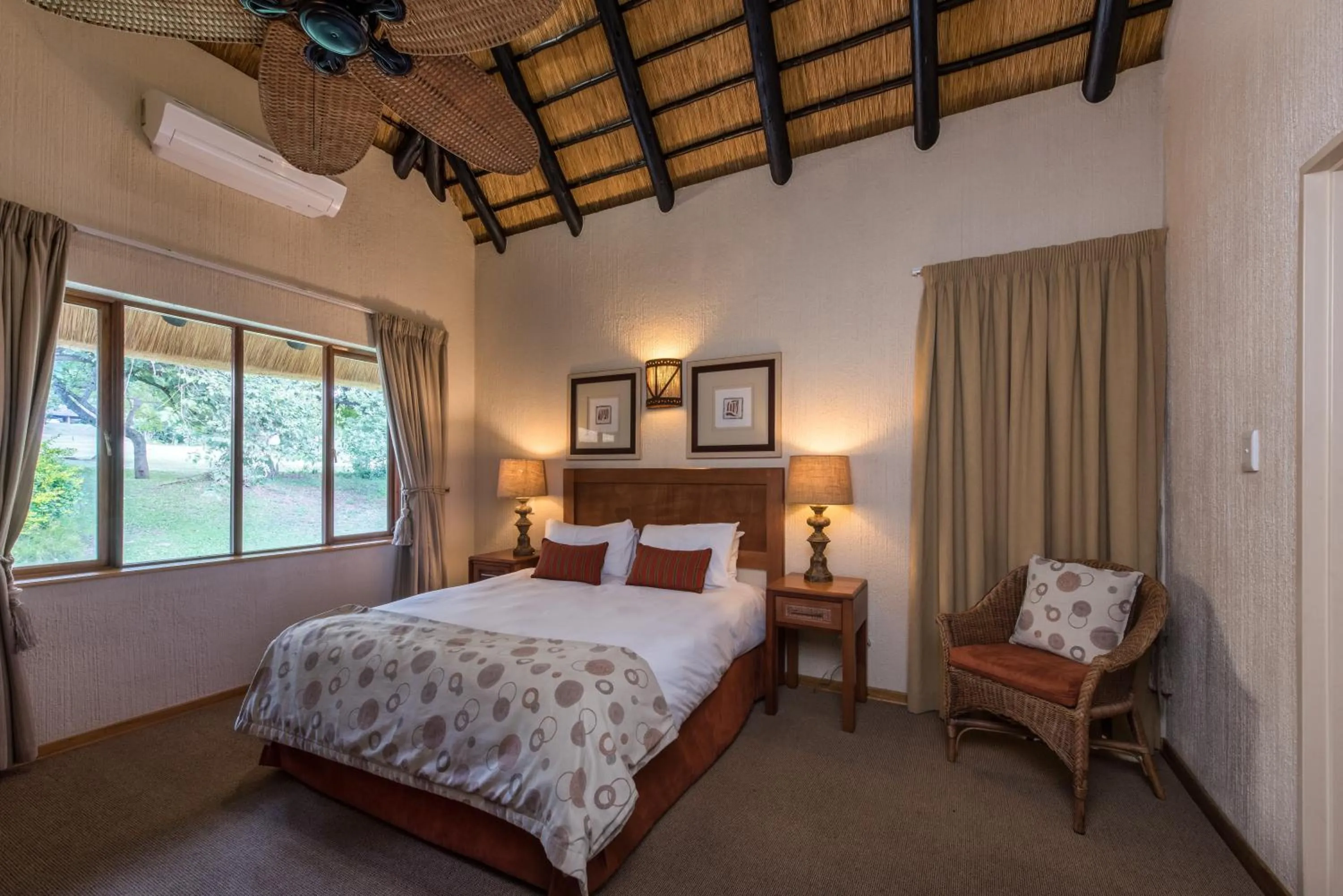 Photo of the whole room, Bed in Kruger Park Lodge Unit No. 277