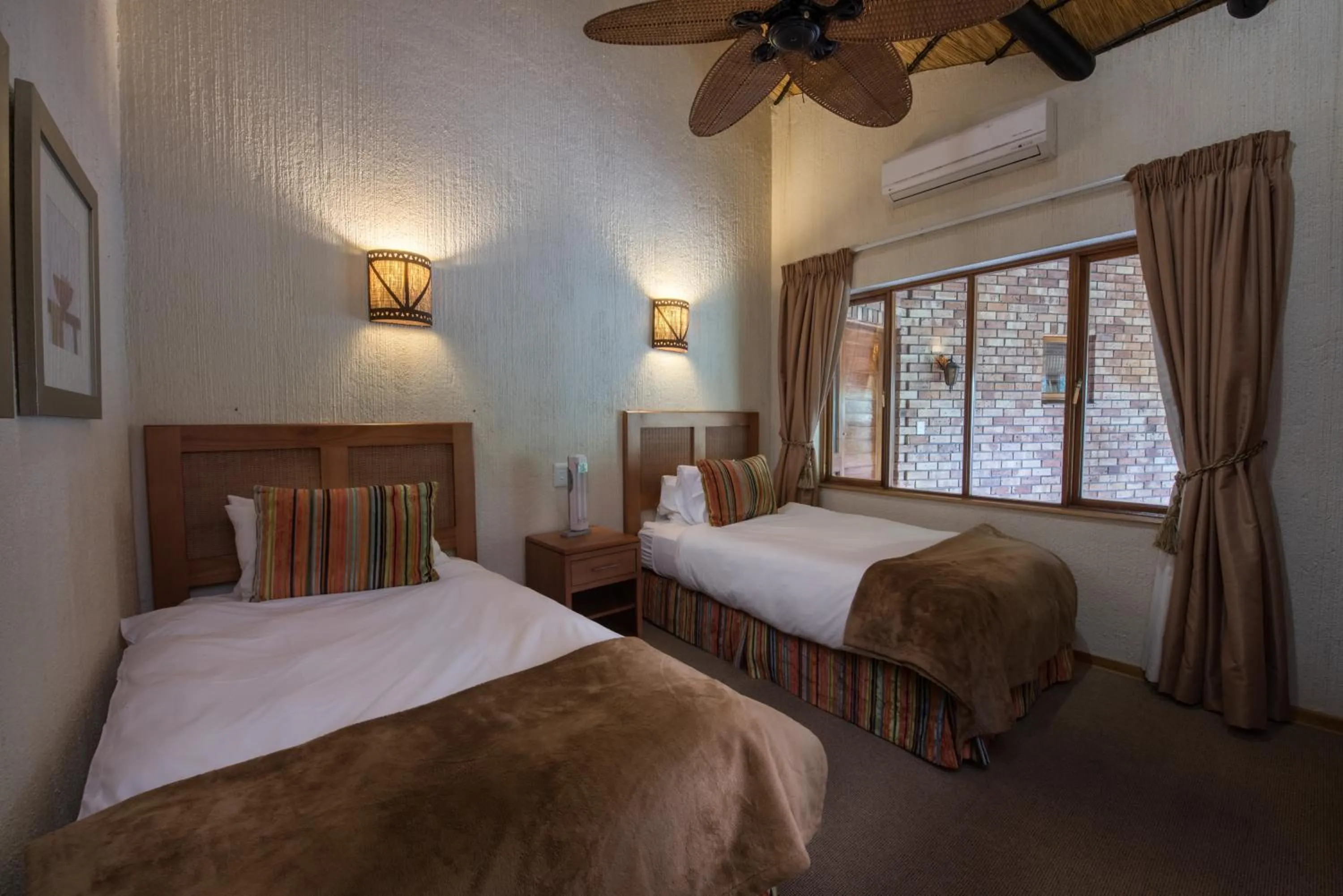 Photo of the whole room, Bed in Kruger Park Lodge Unit No. 277