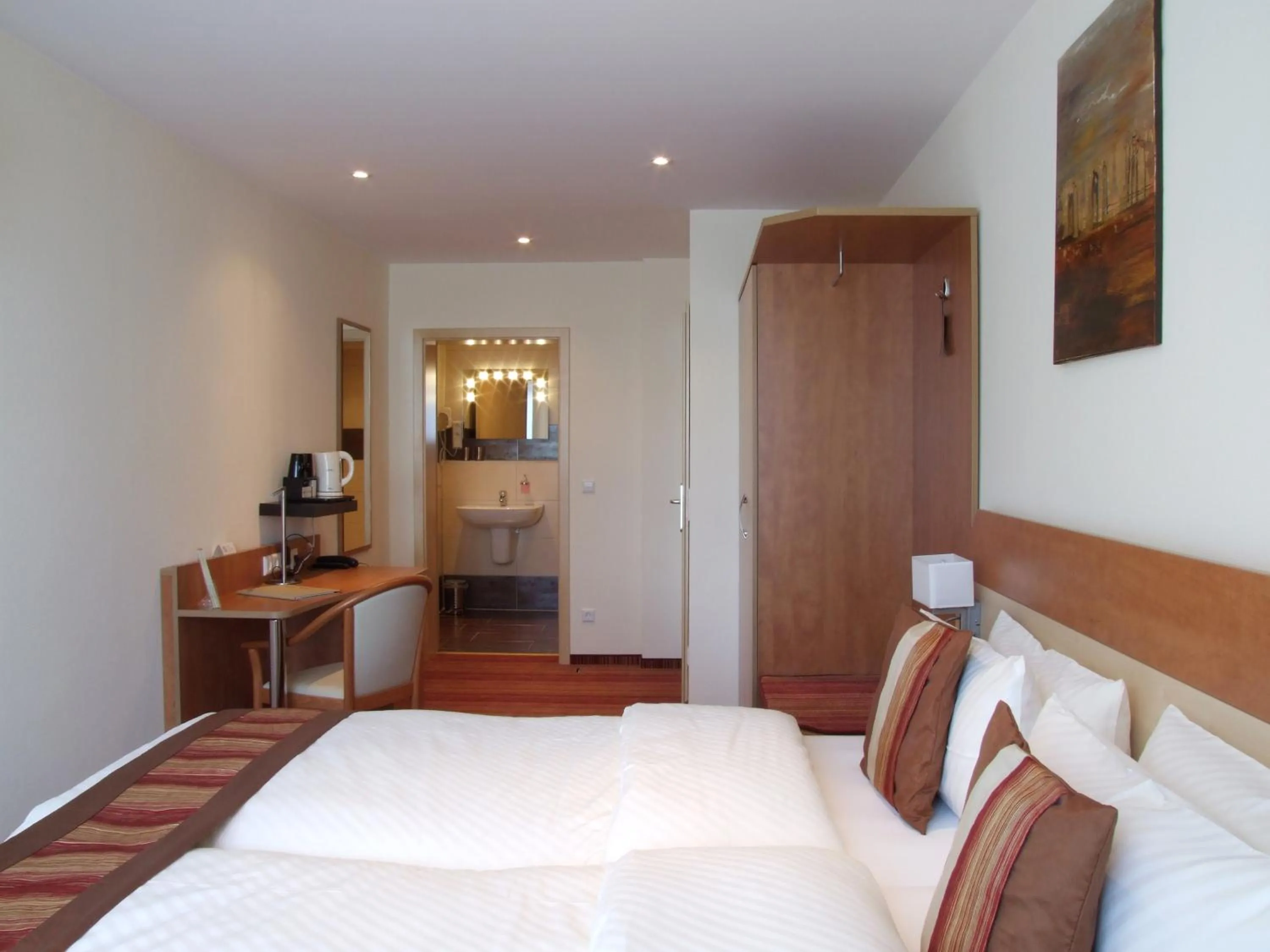 Photo of the whole room, Bed in Boutique Hotel Wolfsburg