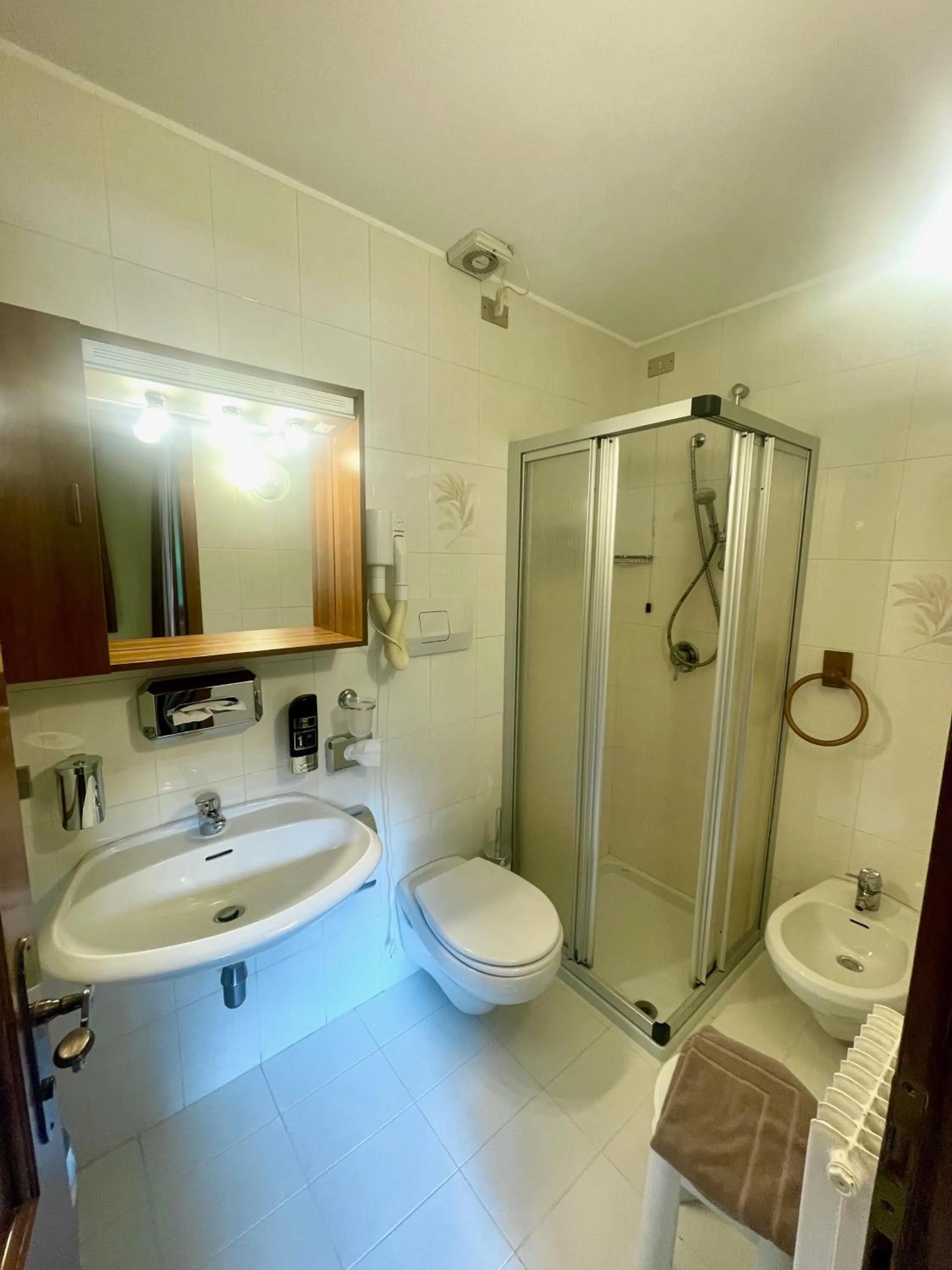 Shower in Hotel Biancaneve