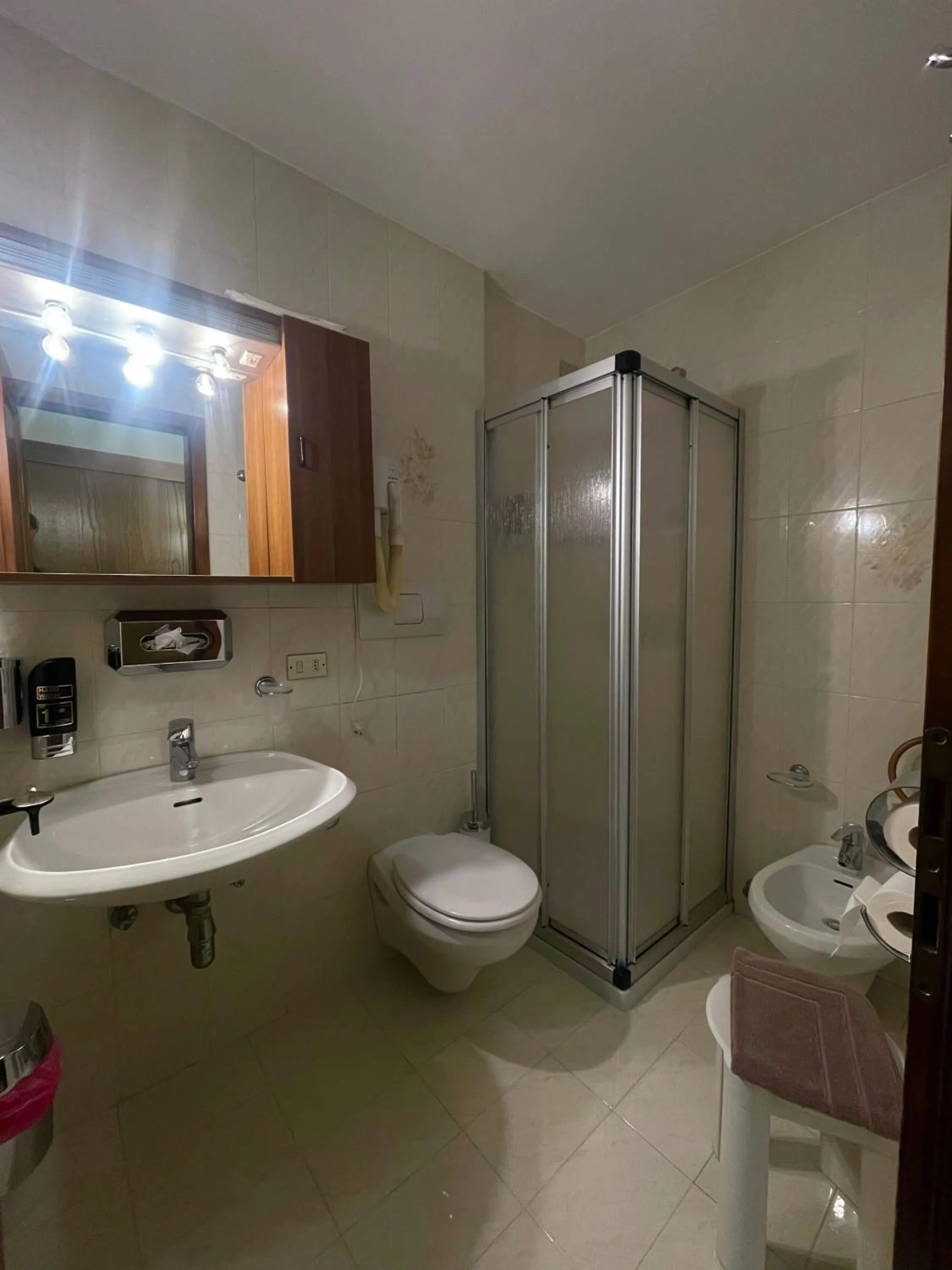 Shower in Hotel Biancaneve