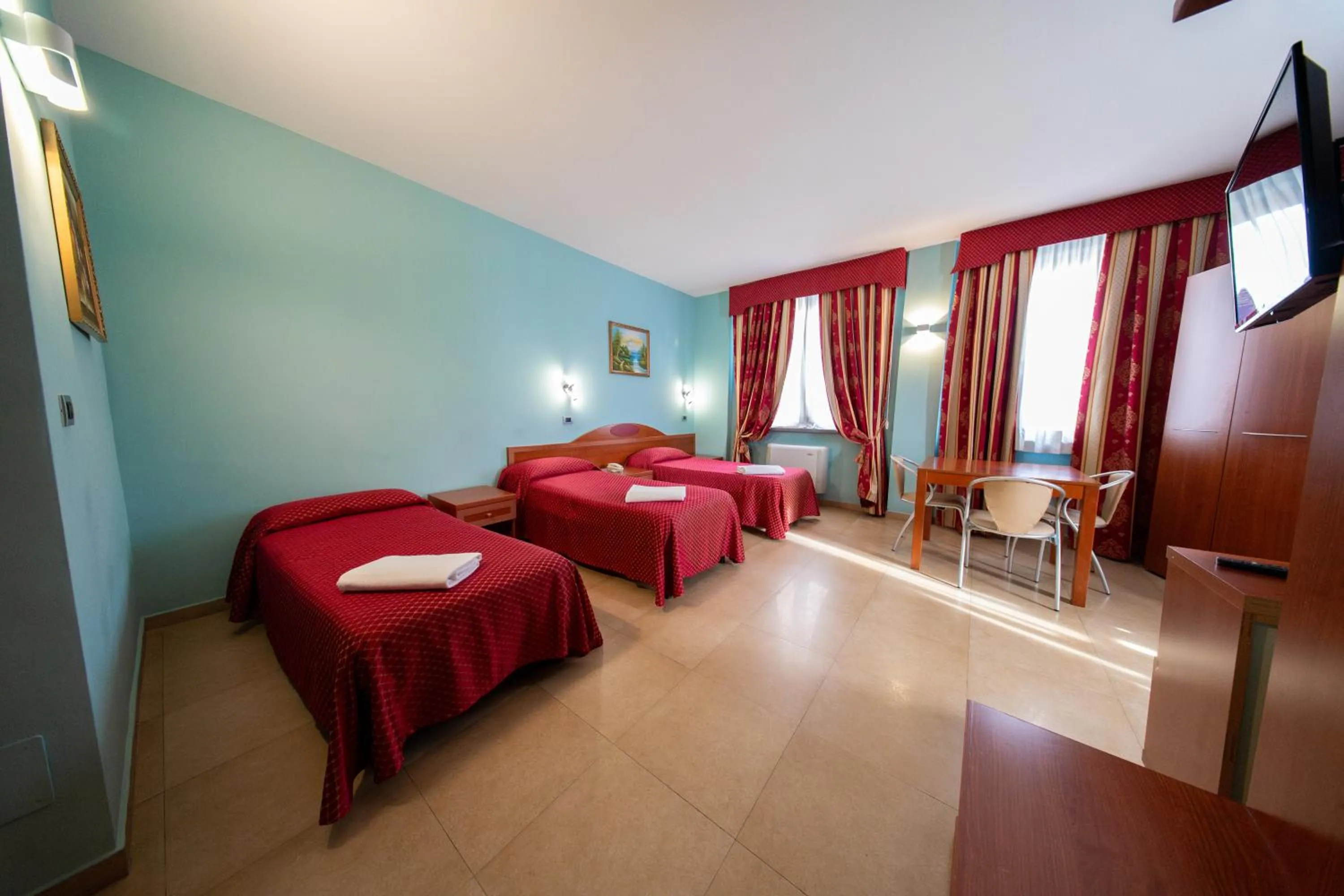 Photo of the whole room, Bed in Hotel Cavour Resort