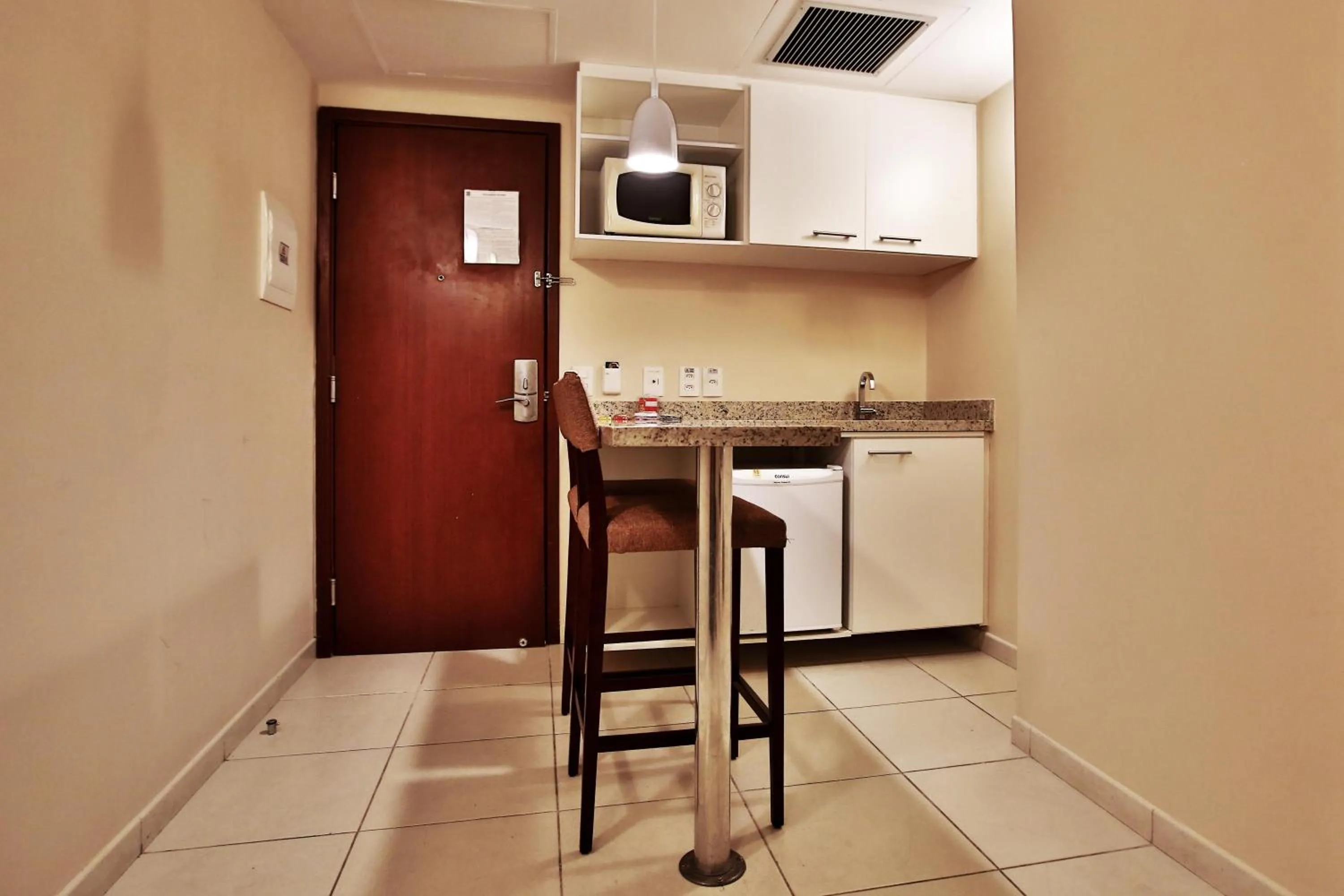 Kitchen or kitchenette in Quality Hotel & Suítes São Salvador