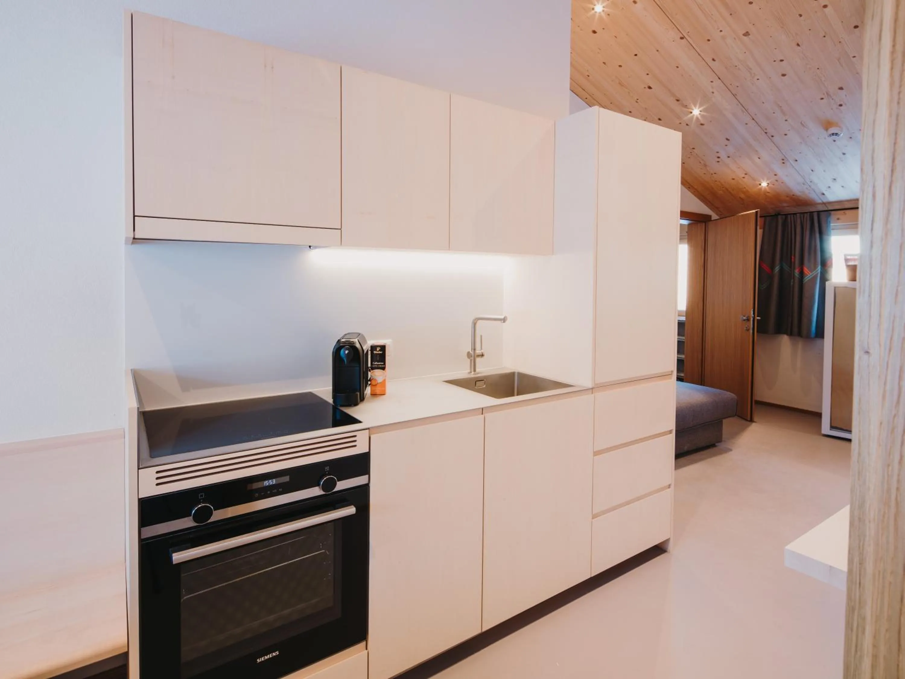 Photo of the whole room in Alpin - Studios & Suites