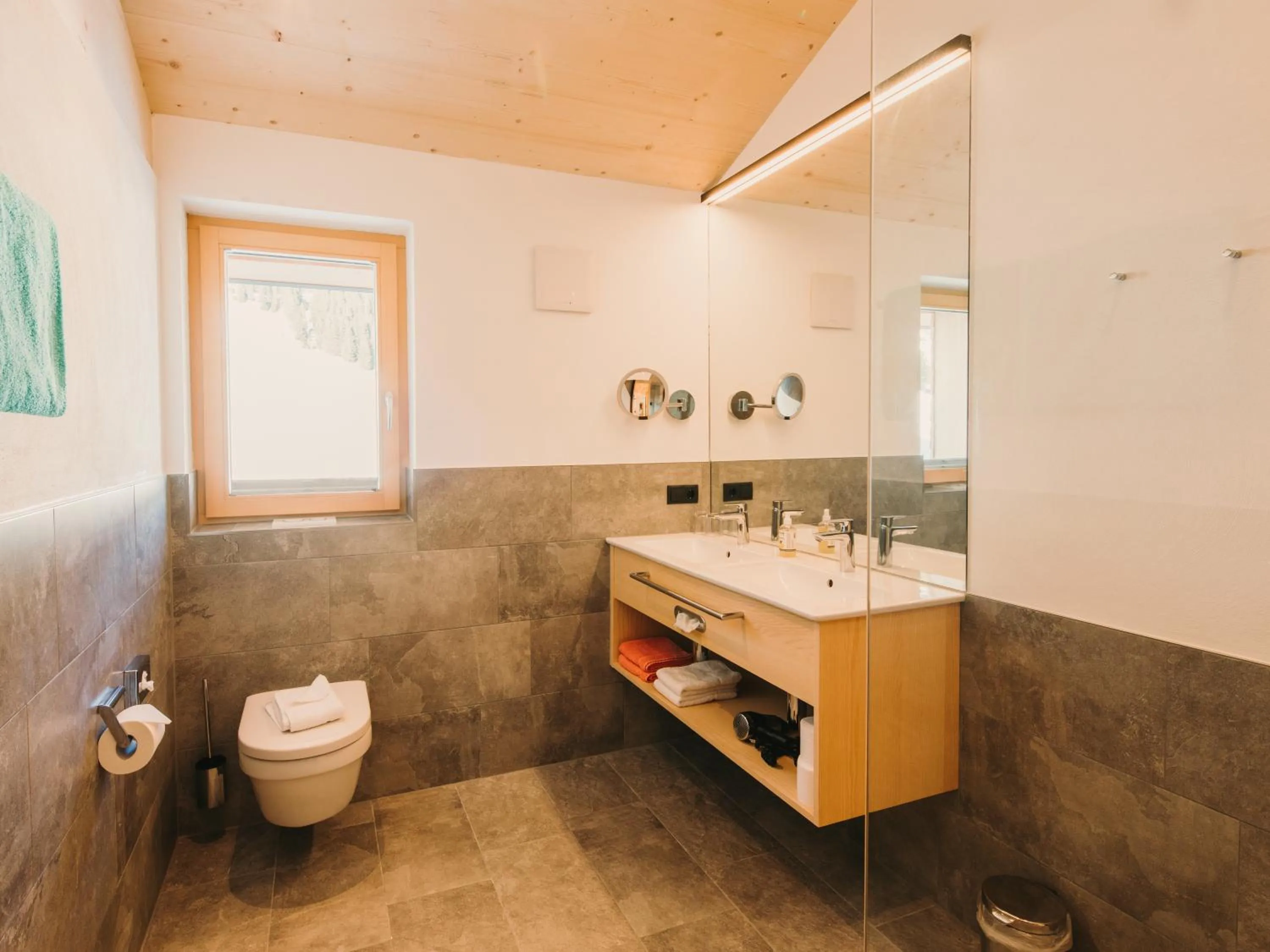 Photo of the whole room in Alpin - Studios & Suites