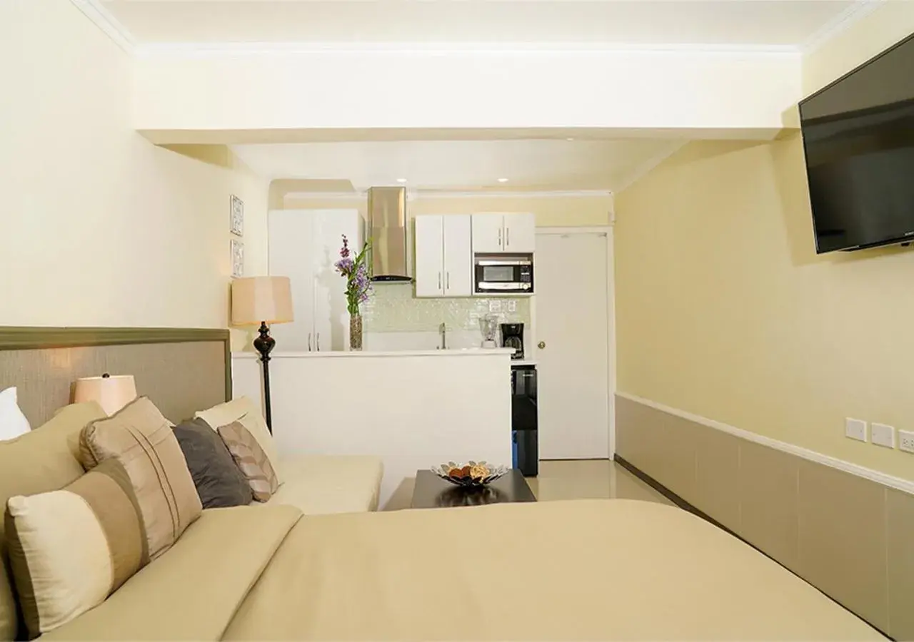 King Suite with Pool View in Yoyita Suites Aruba King Suite with Pool View in Yoyita Suites Aruba