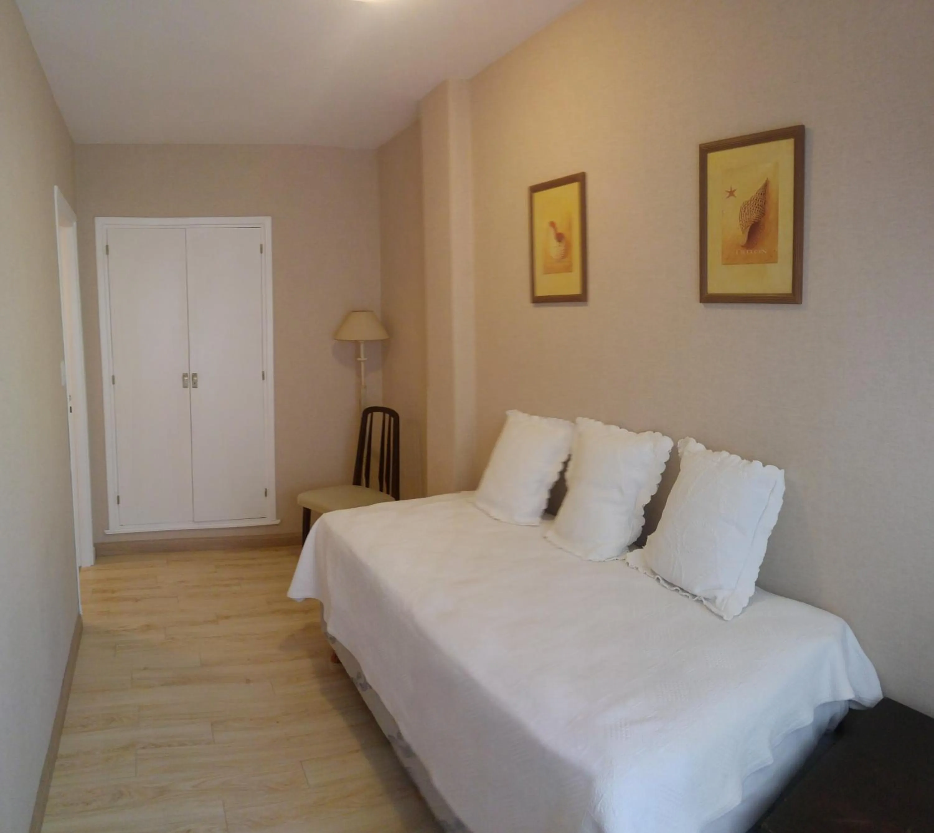 Bed in Hotel Las Rocas