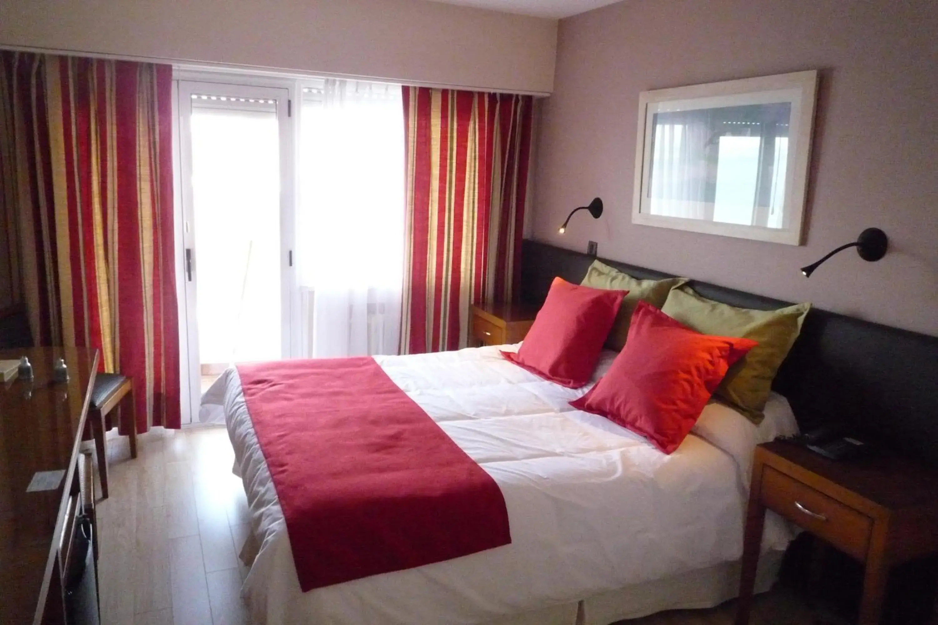 Deluxe Double or Twin Room with Sea View in Hotel Las Rocas Deluxe Double or Twin Room with Sea View in Hotel Las Rocas