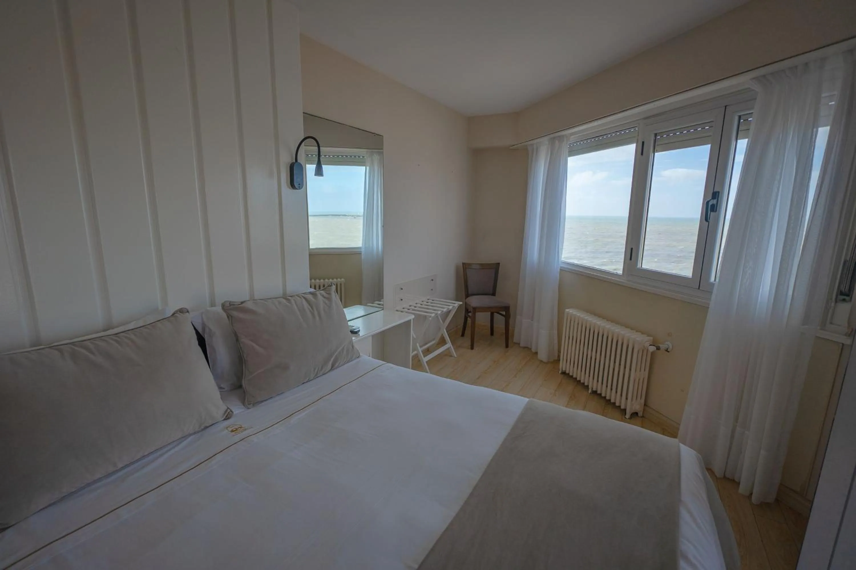 Bed in Hotel Las Rocas