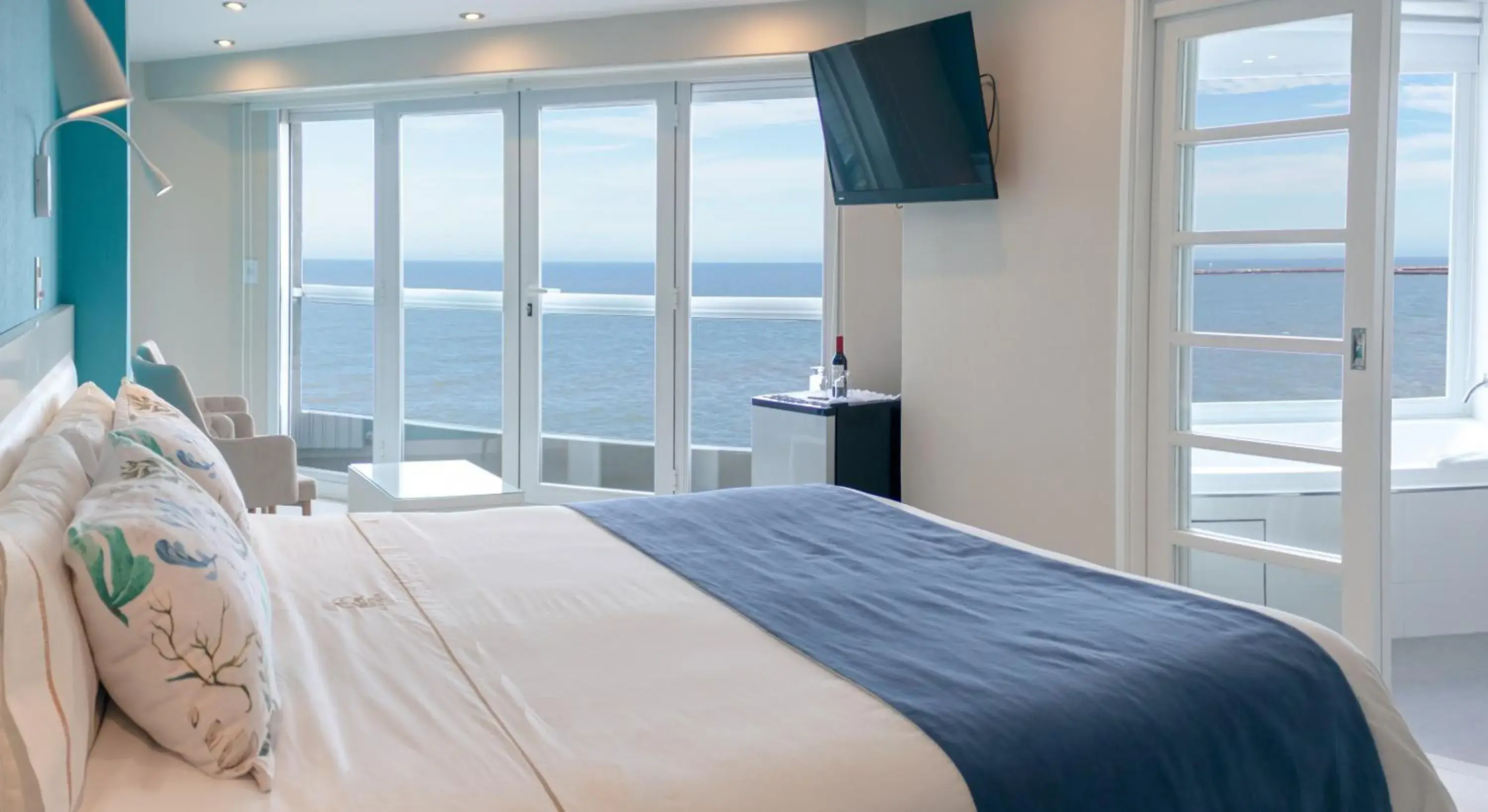 Suite with Sea View in Hotel Las Rocas Suite with Sea View in Hotel Las Rocas