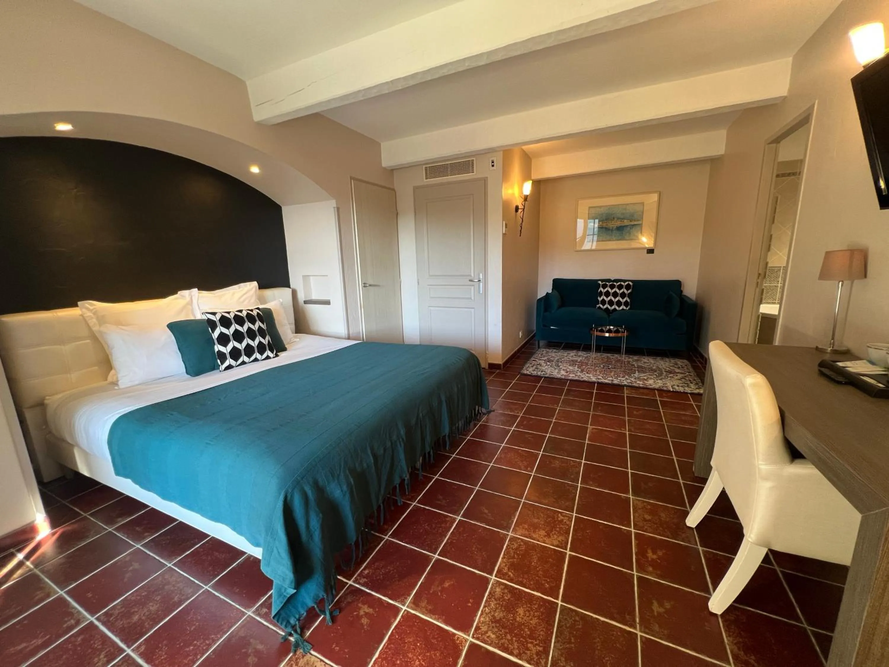 Bed in Logis Hôtel Restaurant La Bergerie