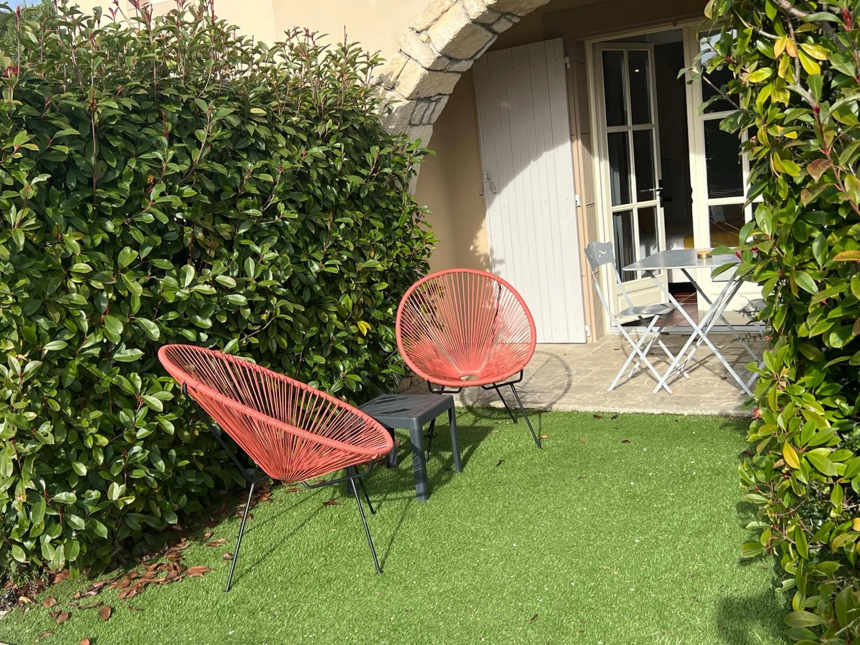 Patio in Logis Hôtel Restaurant La Bergerie