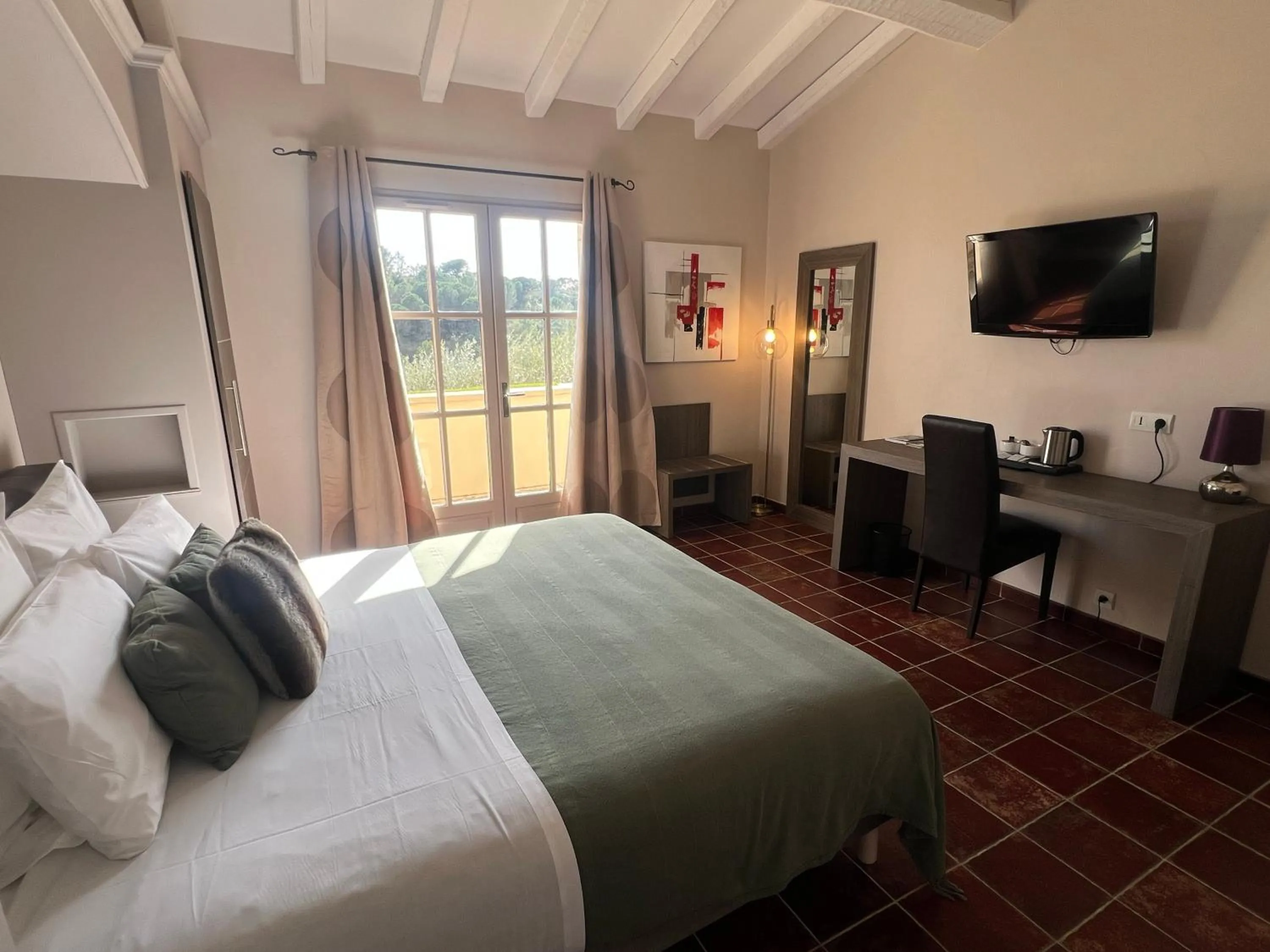 Bed in Logis Hôtel Restaurant La Bergerie