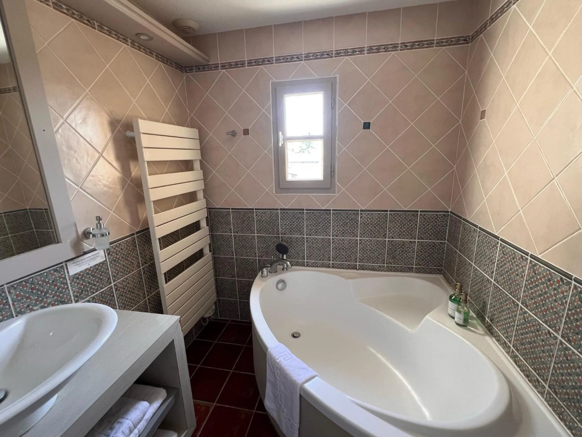 Bathroom in Logis Hôtel Restaurant La Bergerie