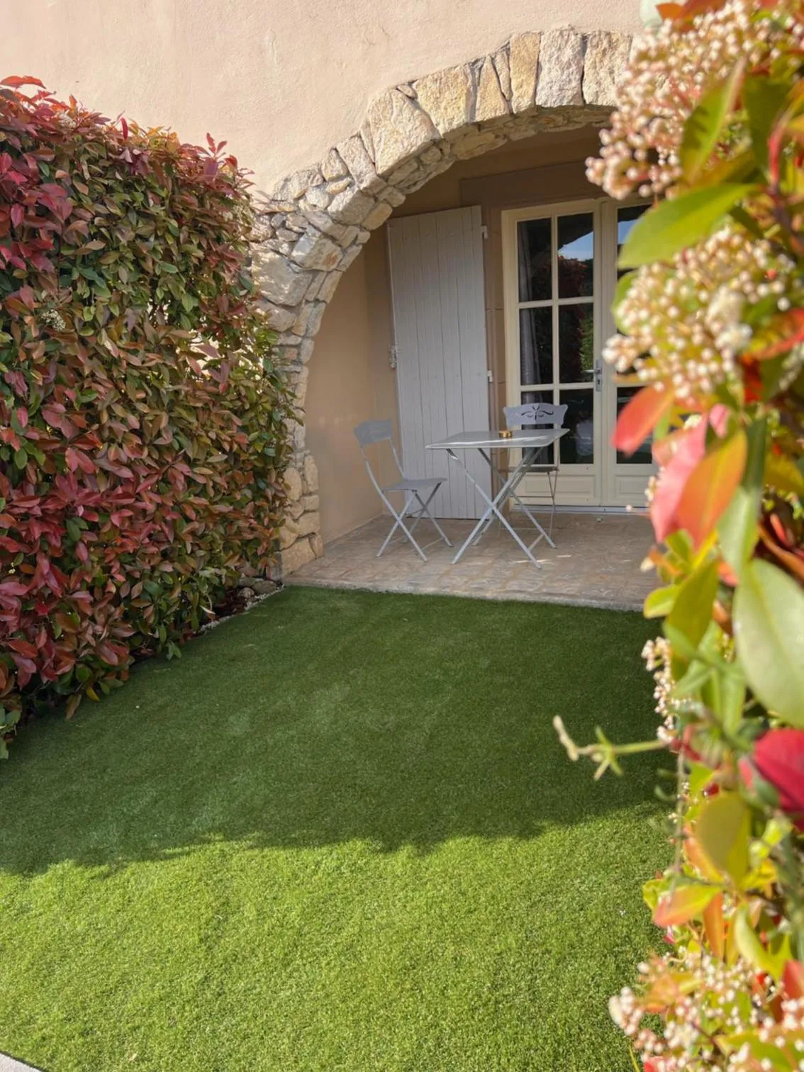 Patio in Logis Hôtel Restaurant La Bergerie