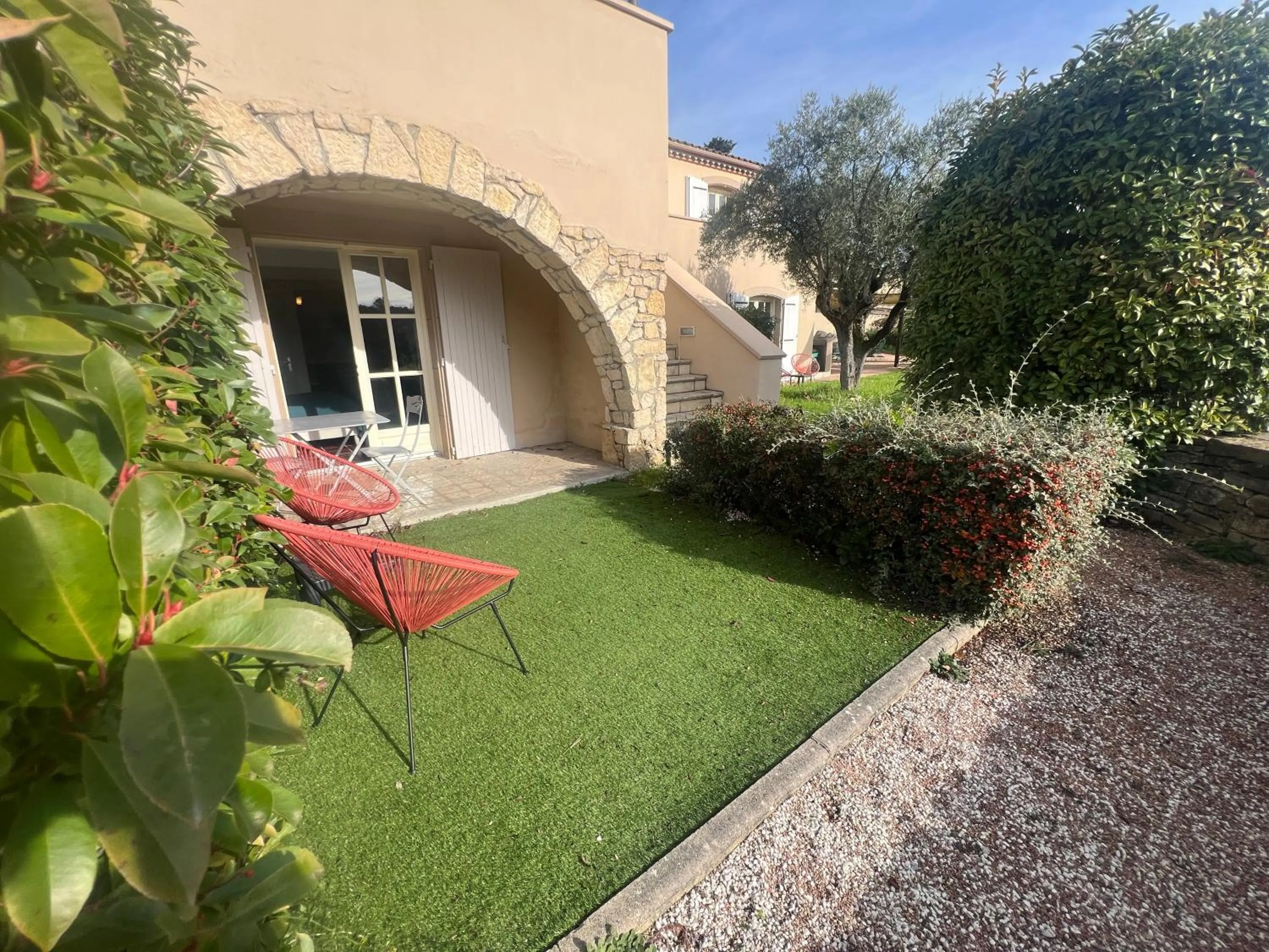 Patio in Logis Hôtel Restaurant La Bergerie