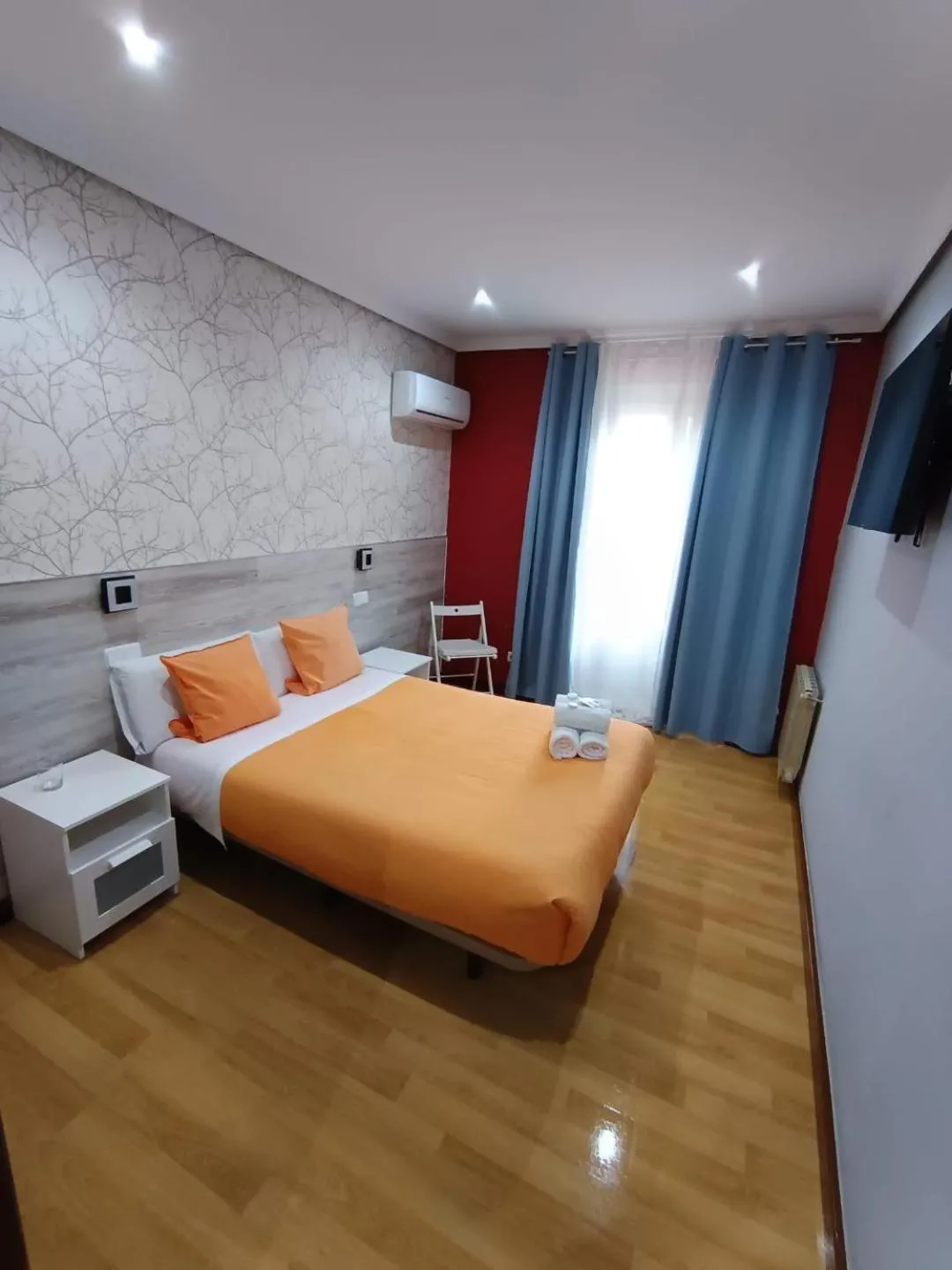 Bedroom, Bed in Hostal New Life Madrid
