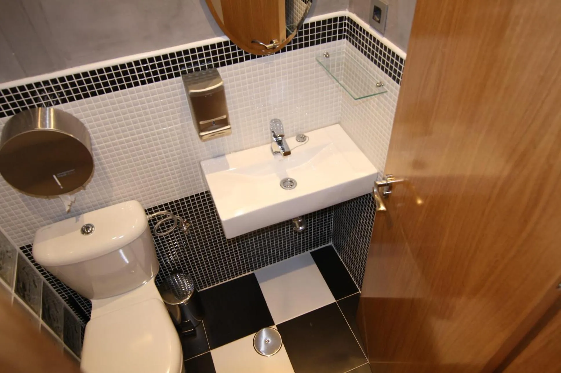 Bathroom in Hostal New Life Madrid