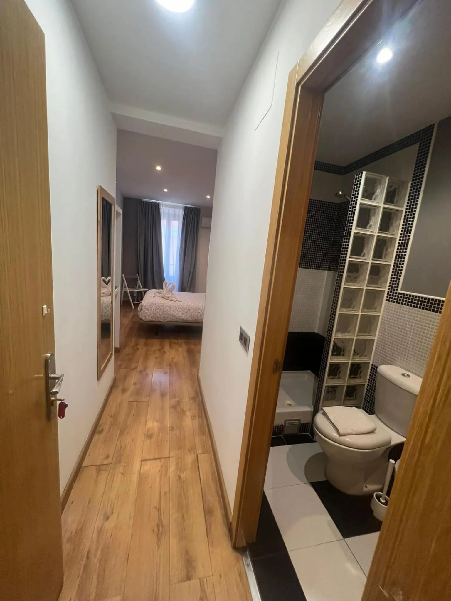 Photo of the whole room, Bed in Hostal New Life Madrid