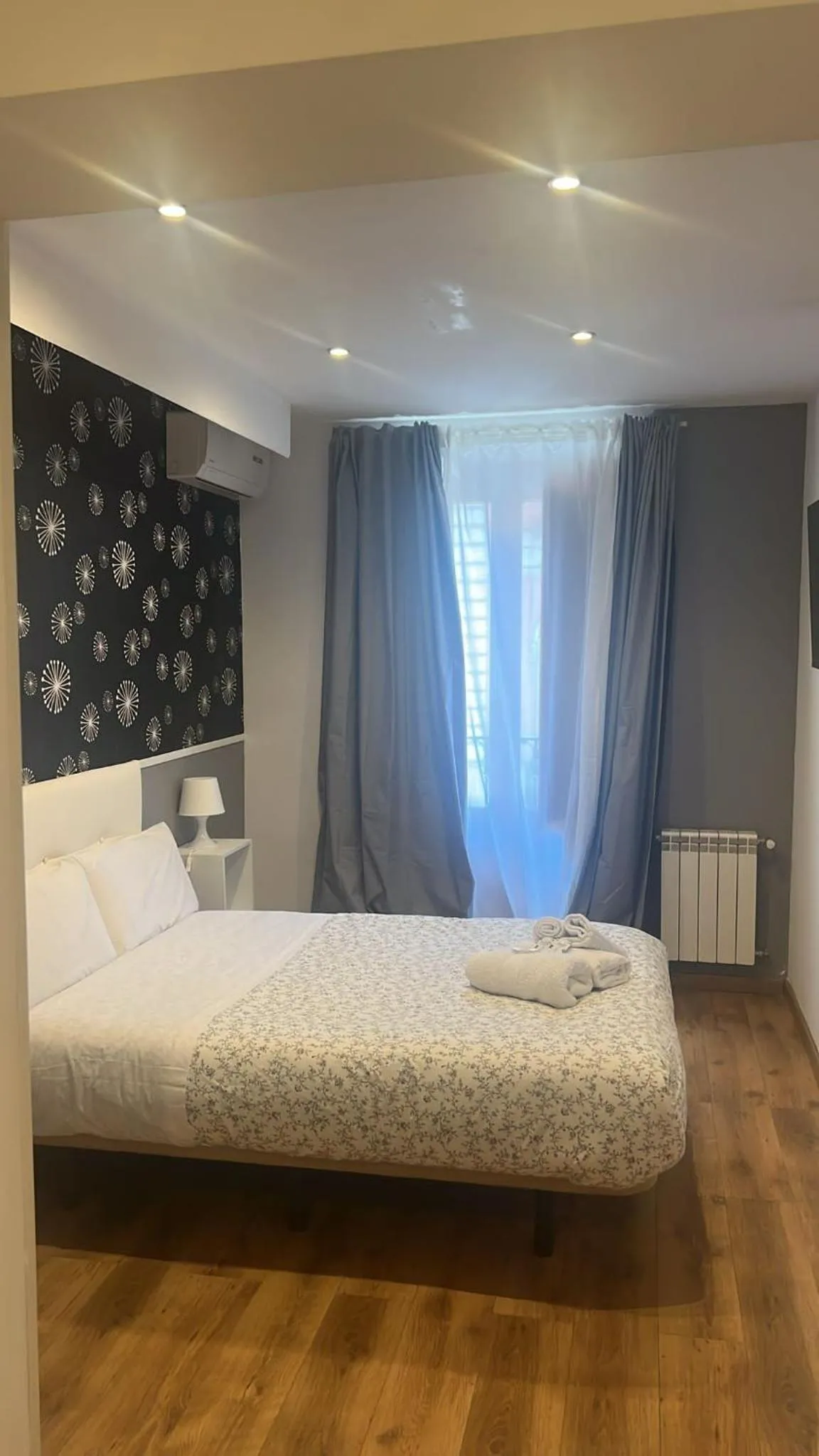 Double Room with Private Bathroom - single occupancy in Hostal New Life Madrid
