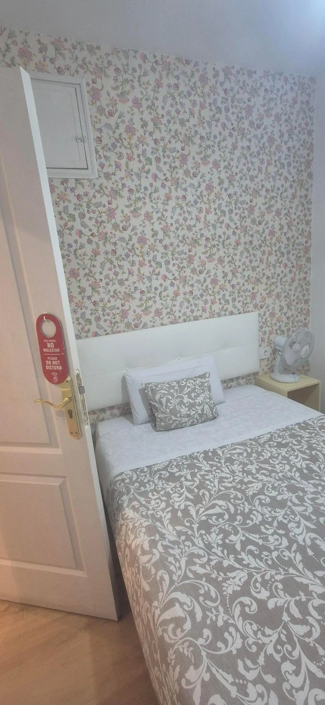 Bed in Hostal New Life Madrid